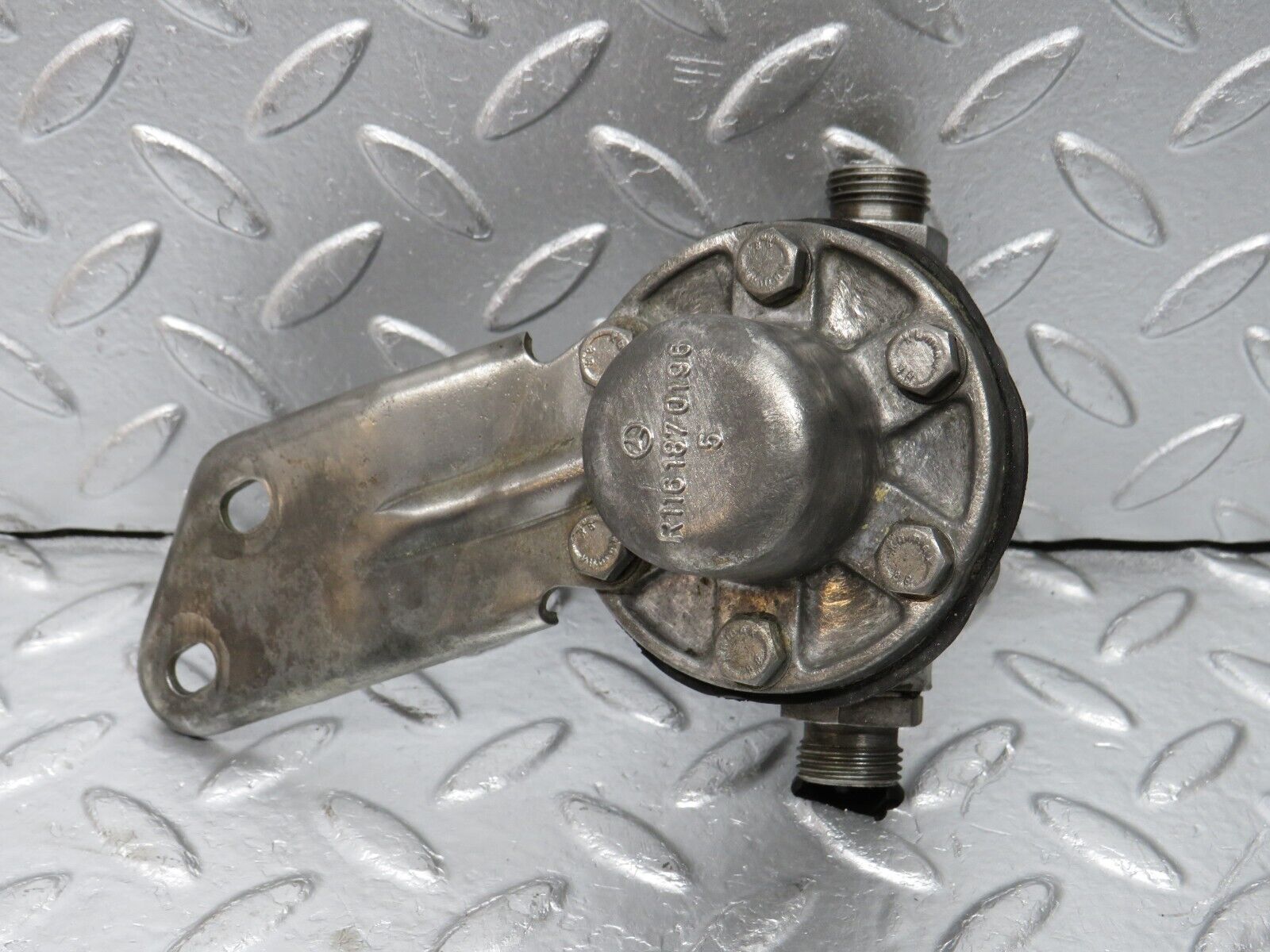 32956 Mercedes-Benz C107 R107 450 V8 Oil Pressure Damper 1161870196 1161870494