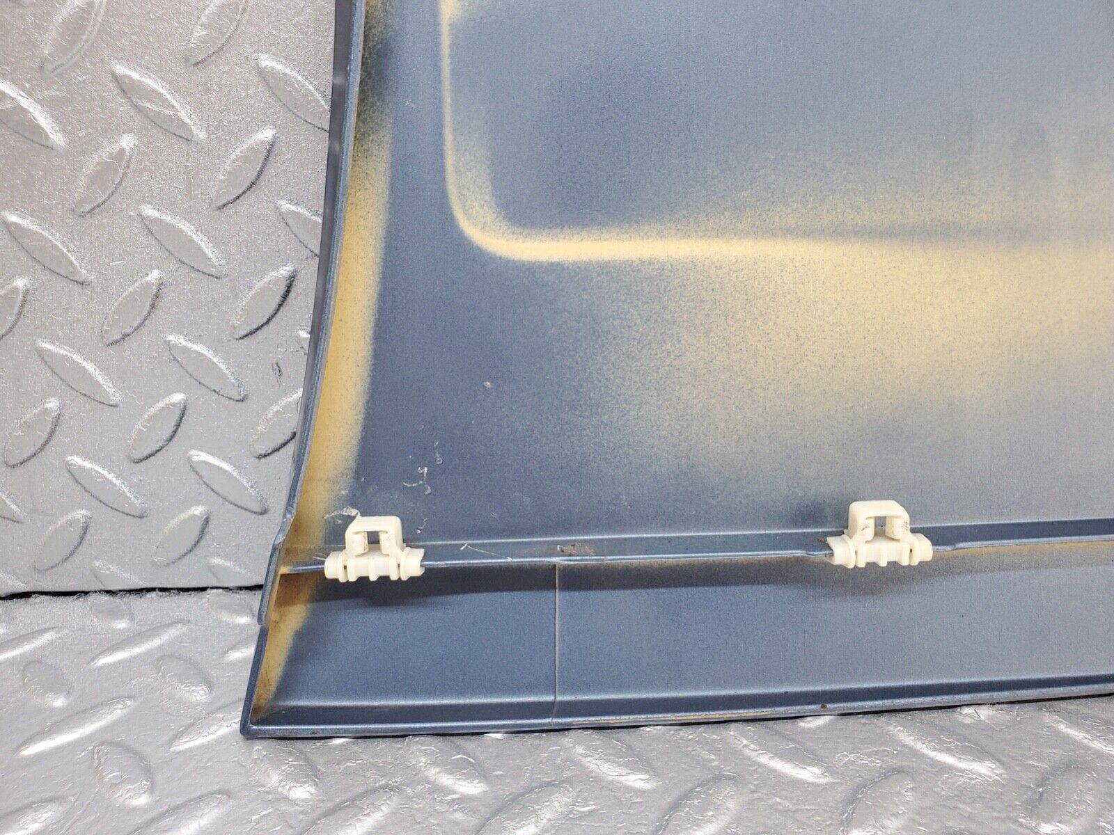 44646 Mercedes-Benz W124 220E Front Left Fender Wing Moulding Trim 1246901340