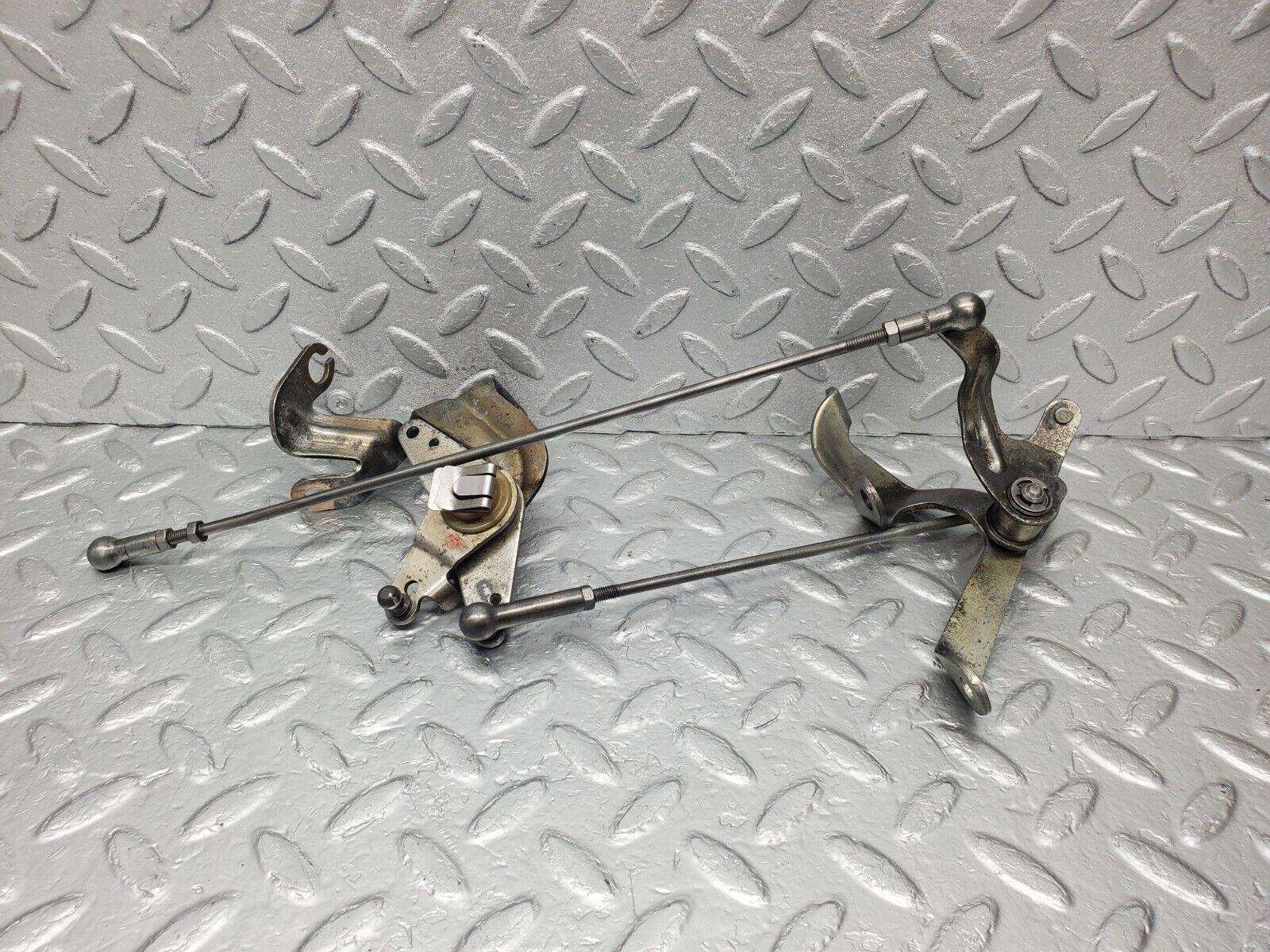 46072 Mercedes-Benz W126 420SE Throttle Linkage