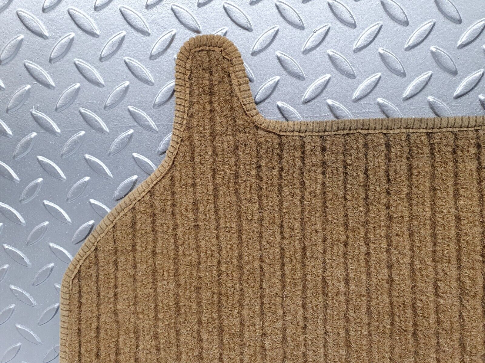 41635 Mercedes-Benz W124 200E Rear Right Floor Carpet Mat Palomino