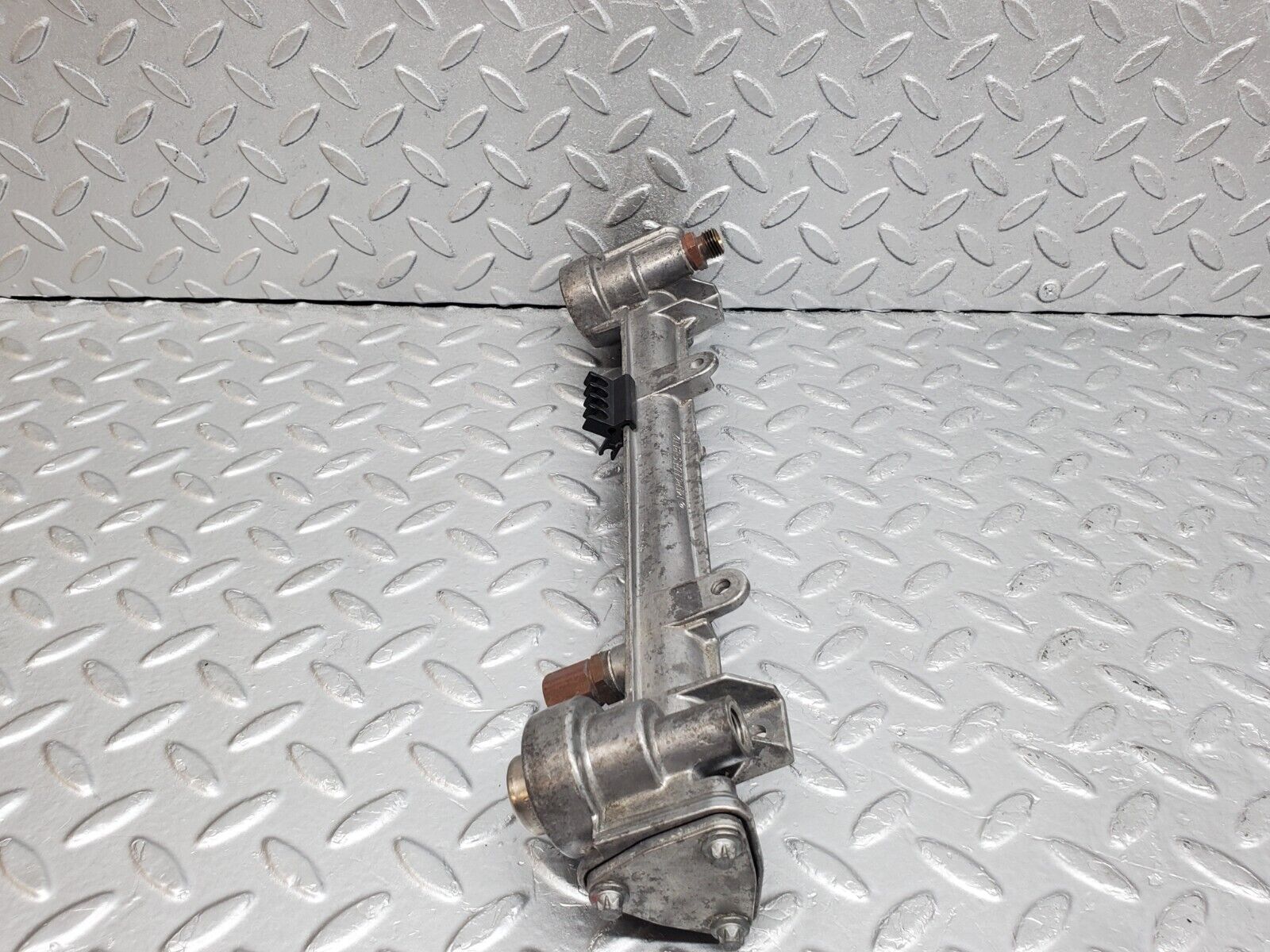 44733 Mercedes-Benz W124 220E Fuel Injector Rail 1110780745