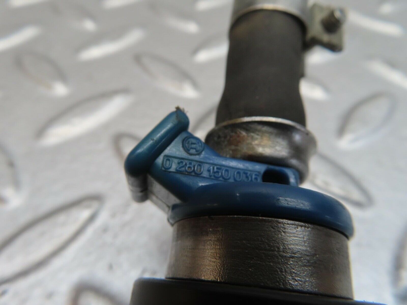 13751 Mercedes-Benz R107 450SL  Fuel Injector Bosch 0280150036