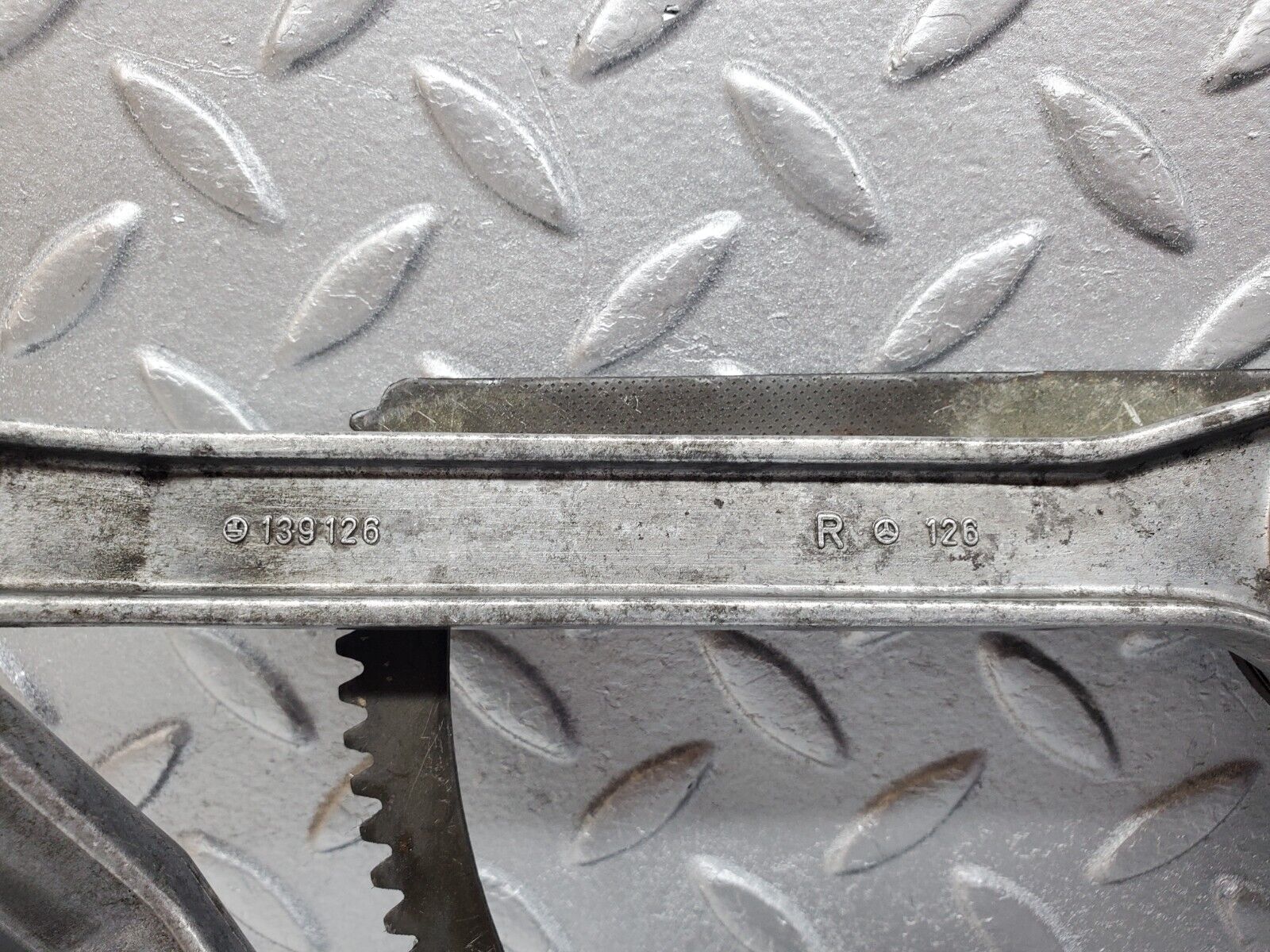 45714 Mercedes-Benz W126 420SE Front Right Power Window Regulator 13926