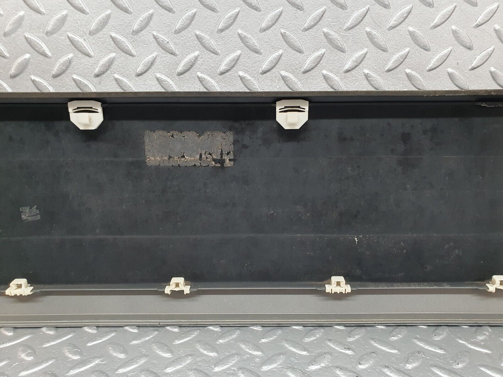 42874 Mercedes-Benz W201 190 2.0L Front Left Door Moulding Trim 2016905540