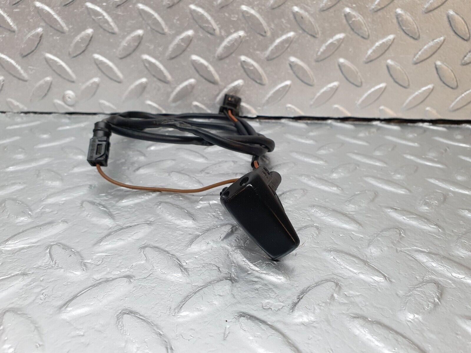 42529 Mercedes-Benz R129 320SL Coupe Windscreen Washer Nozzle