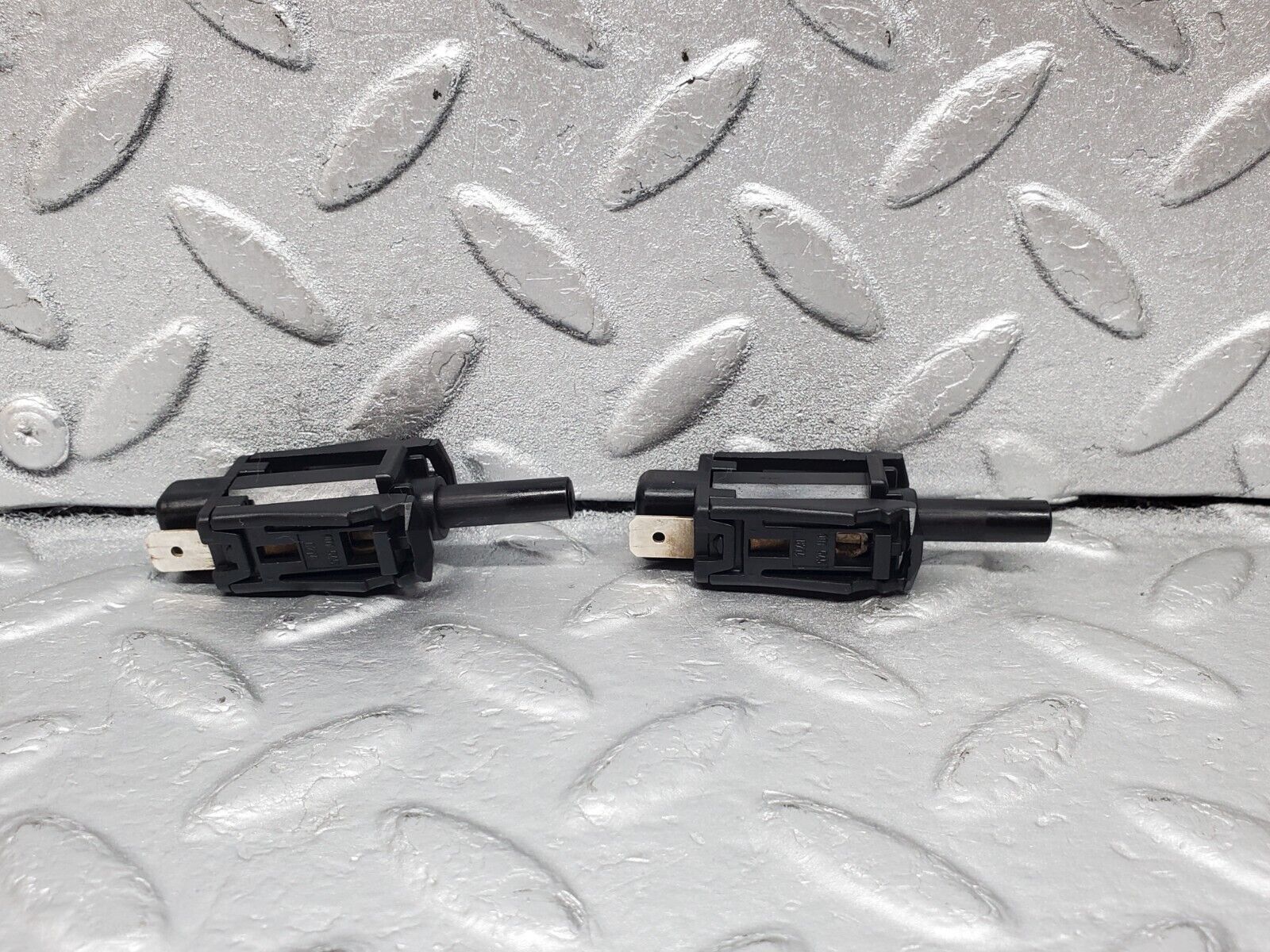 45888 Mercedes-Benz W126 420SE Door Contact Switch 2x 0015458714