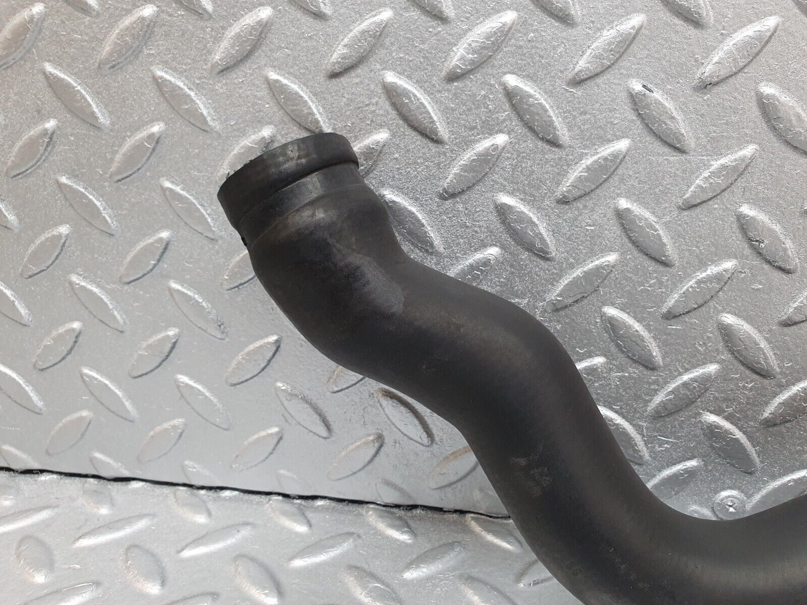 42070 Mercedes-Benz W202 C200 Upper Radiator Hose Pipe 2025012482