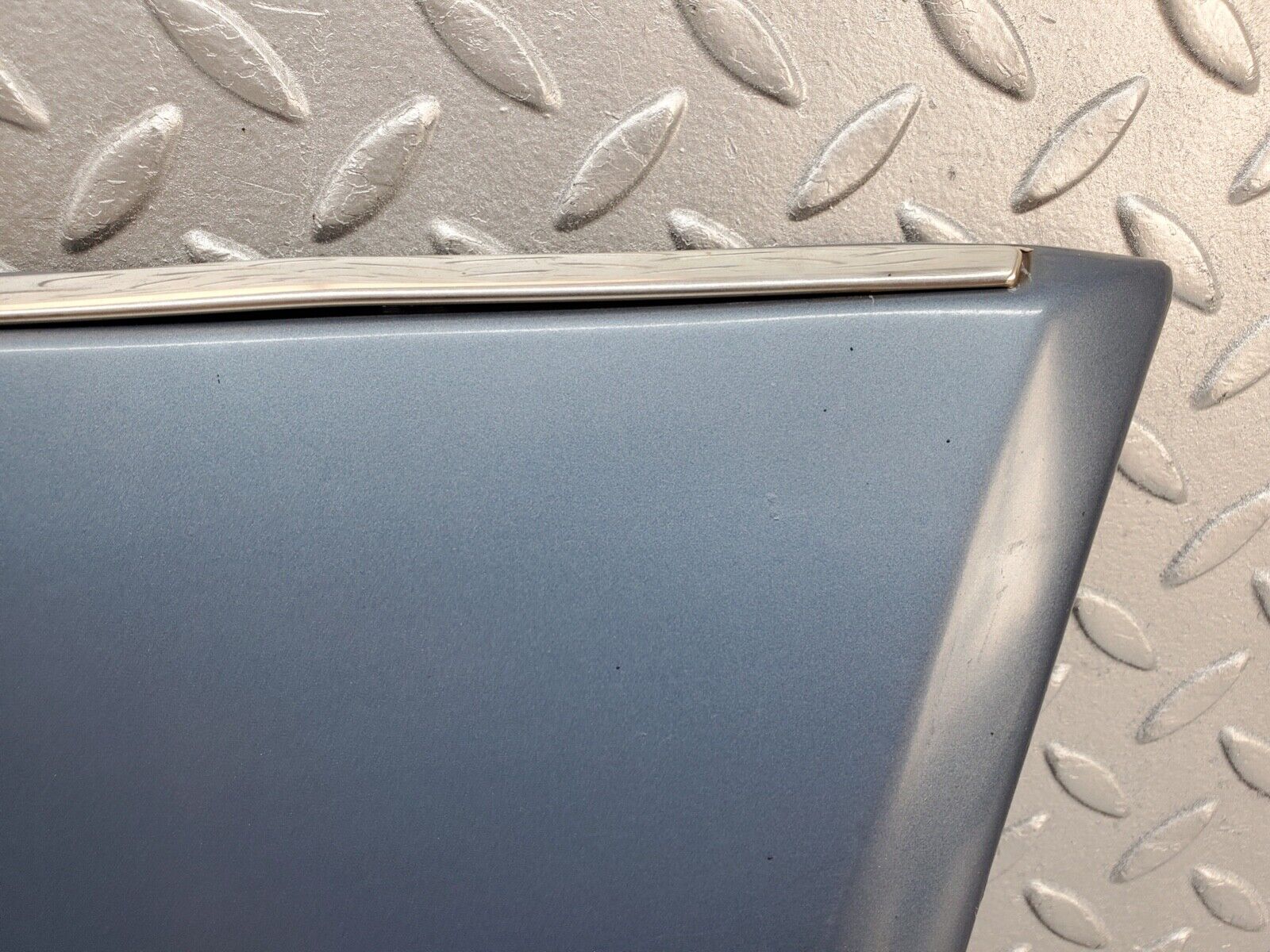 44645 Mercedes-Benz W124 220E Front Right Fender Wing Moulding Trim 1246901440