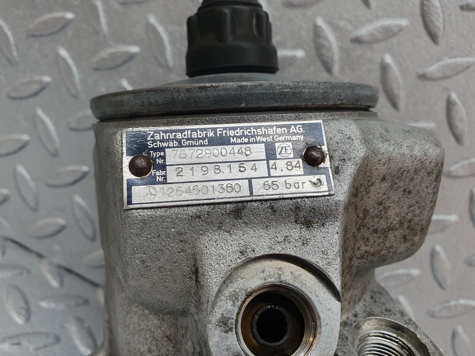 44133 Mercedes-Benz C123 230CE Coupe Power Steering Pump 1264601380 7672900448