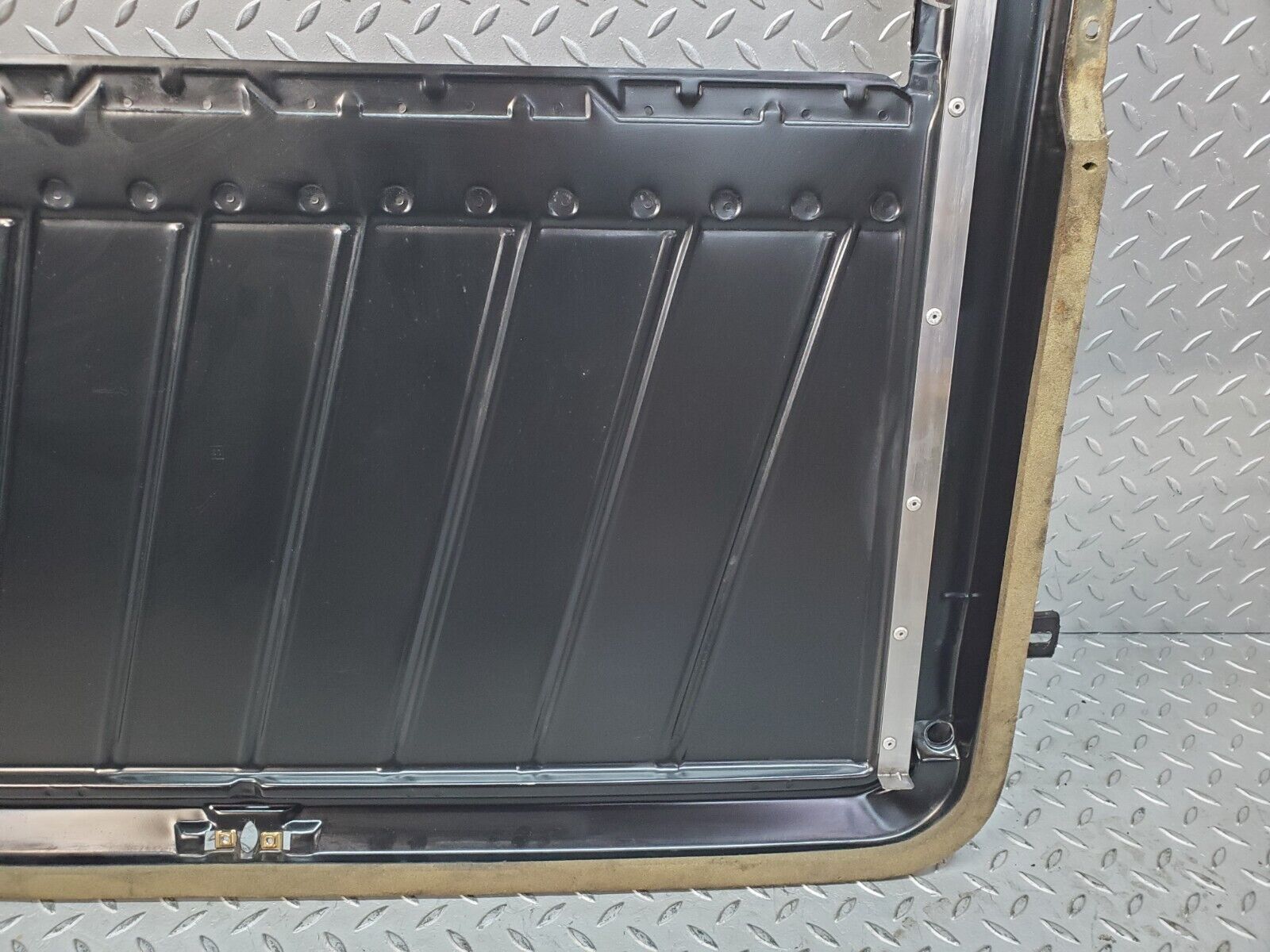 45994 Mercedes-Benz W126 420SE Power Sunroof Frame