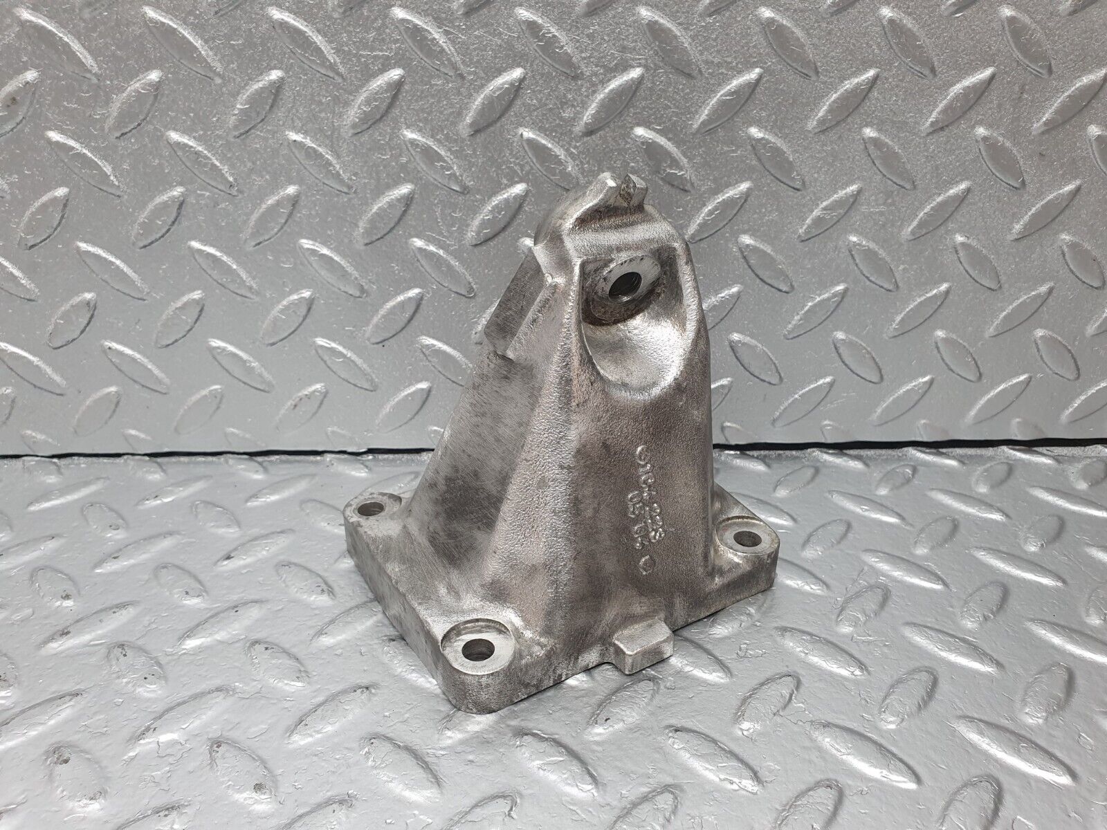 42307 Mercedes-Benz R129 320SL Coupe Engine Mount Bracket Right 1042230504