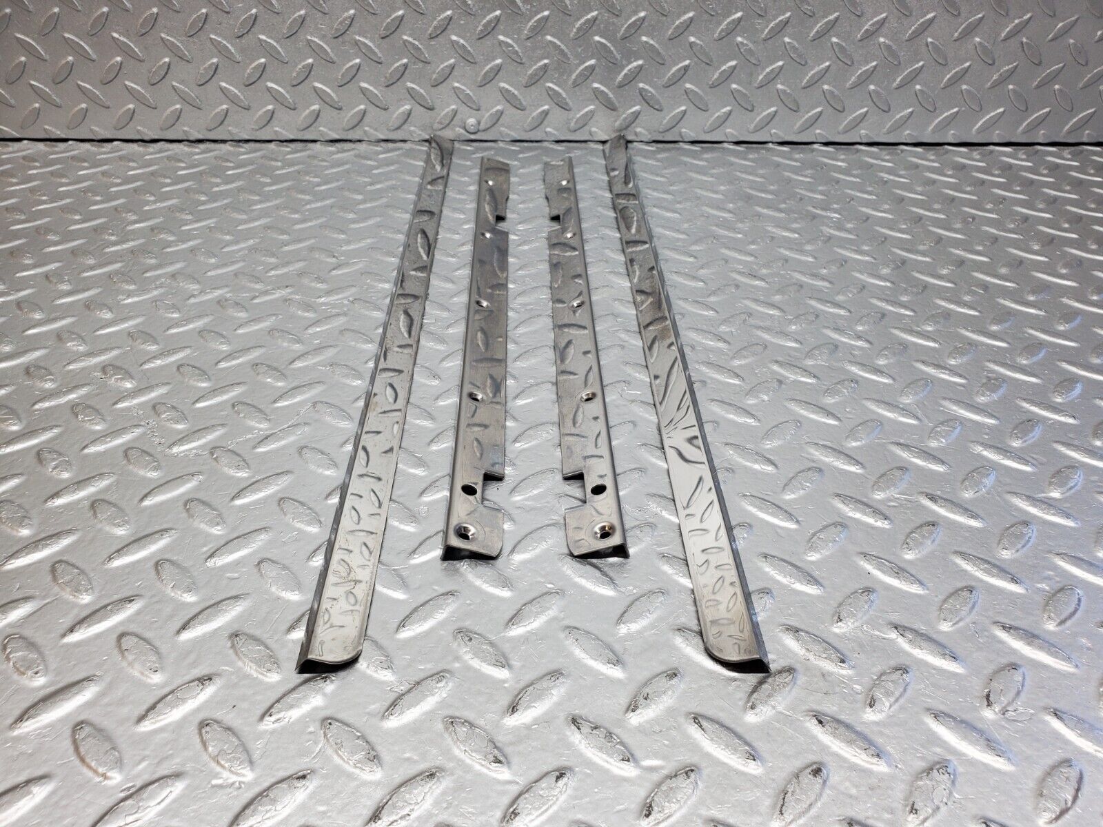 45983 Mercedes-Benz W126 420SE Sunroof Chrome Trim Set