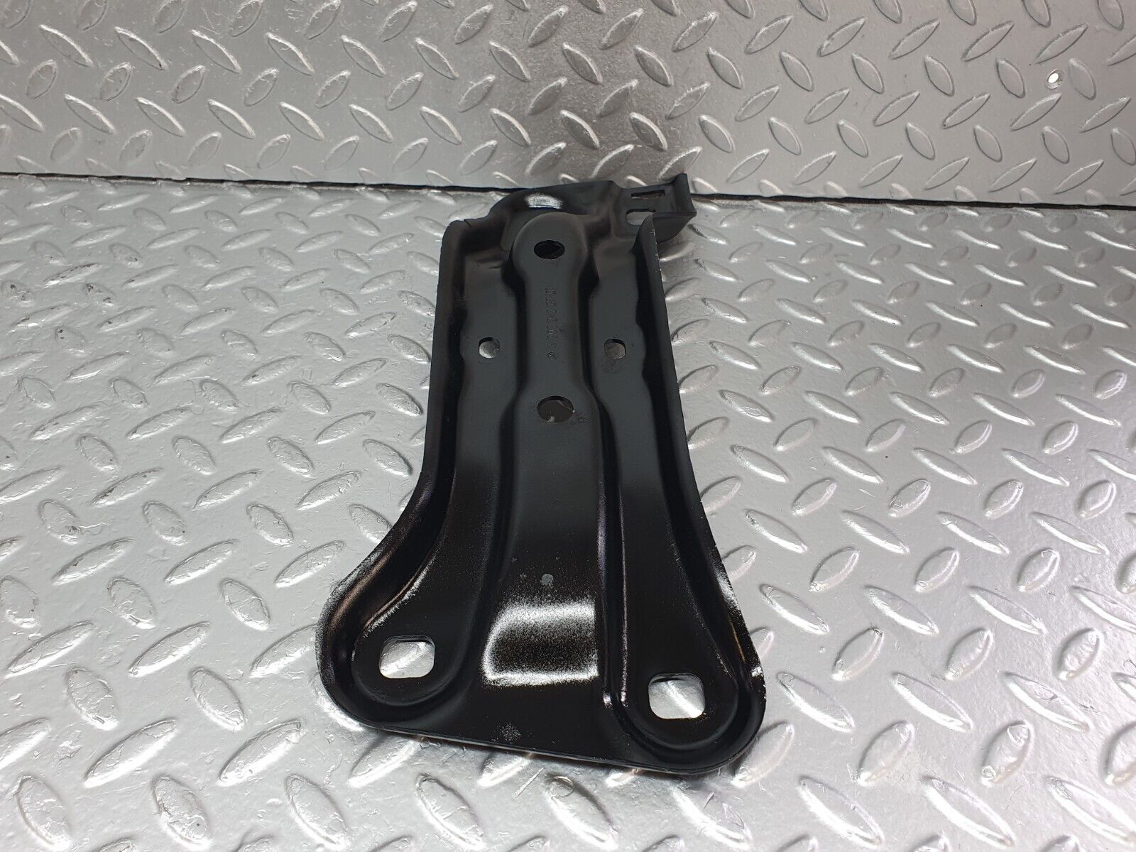 41950 Mercedes-Benz W202 C200 Gearbox Mount Bracket 2022420701