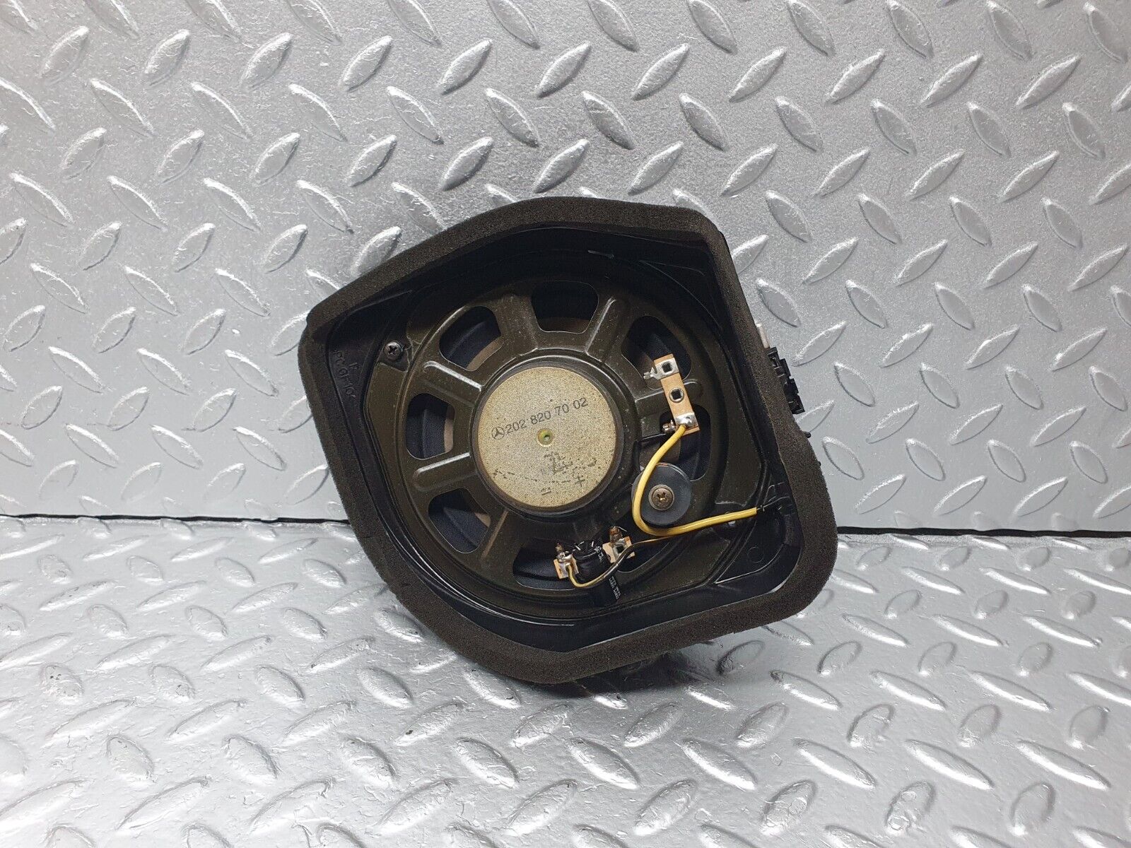 41788 Mercedes-Benz W202 C200 Front Door Loudspeaker Right 2028207002