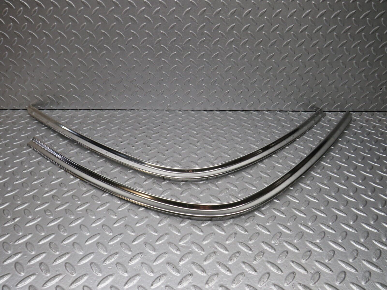39864 Mercedes-Benz R107 350SL Soft Top Cover Chrome Trim