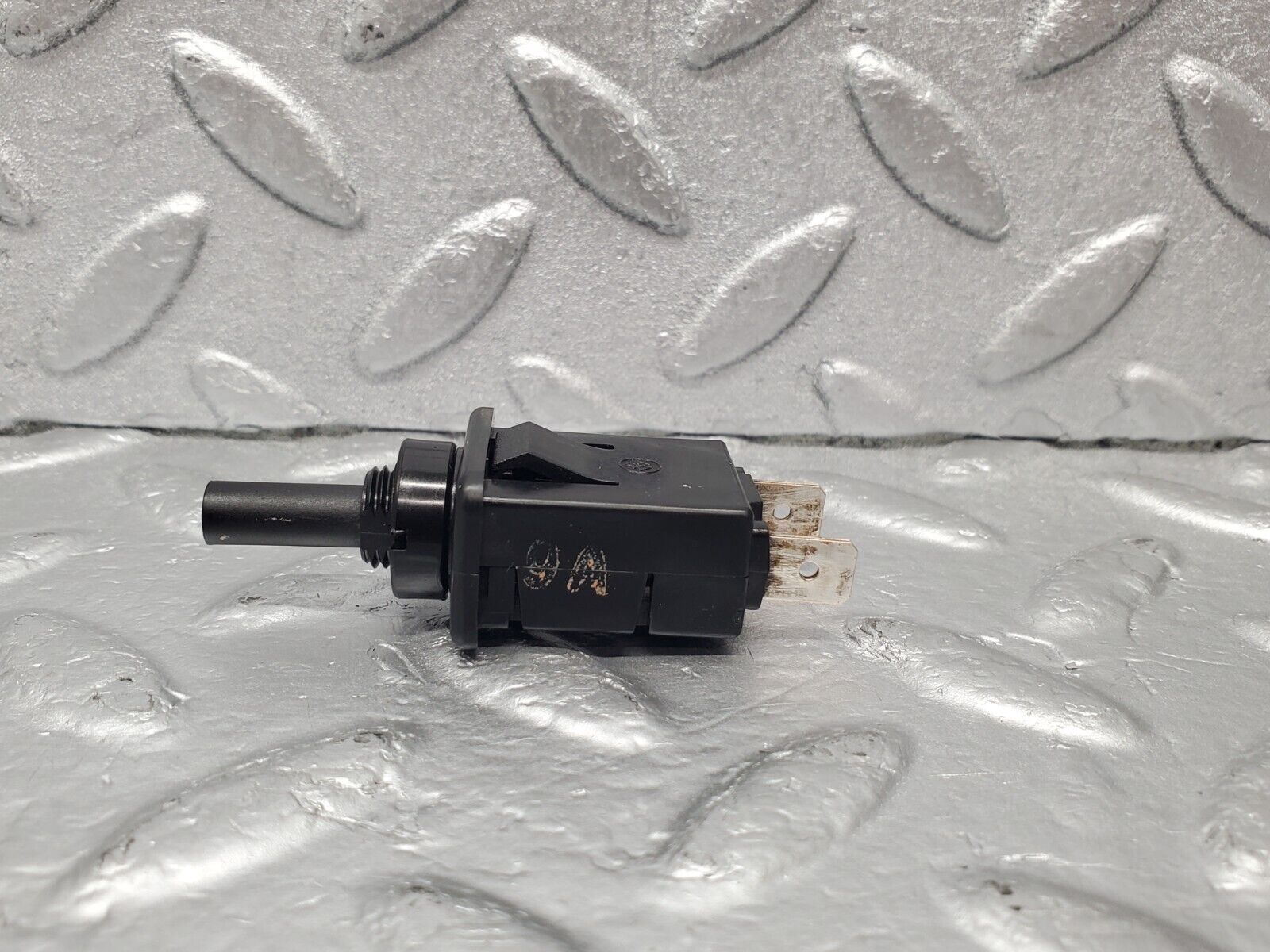 46552 Mercedes-Benz C123 280CE Coupe Door Contact Switch 0008213152