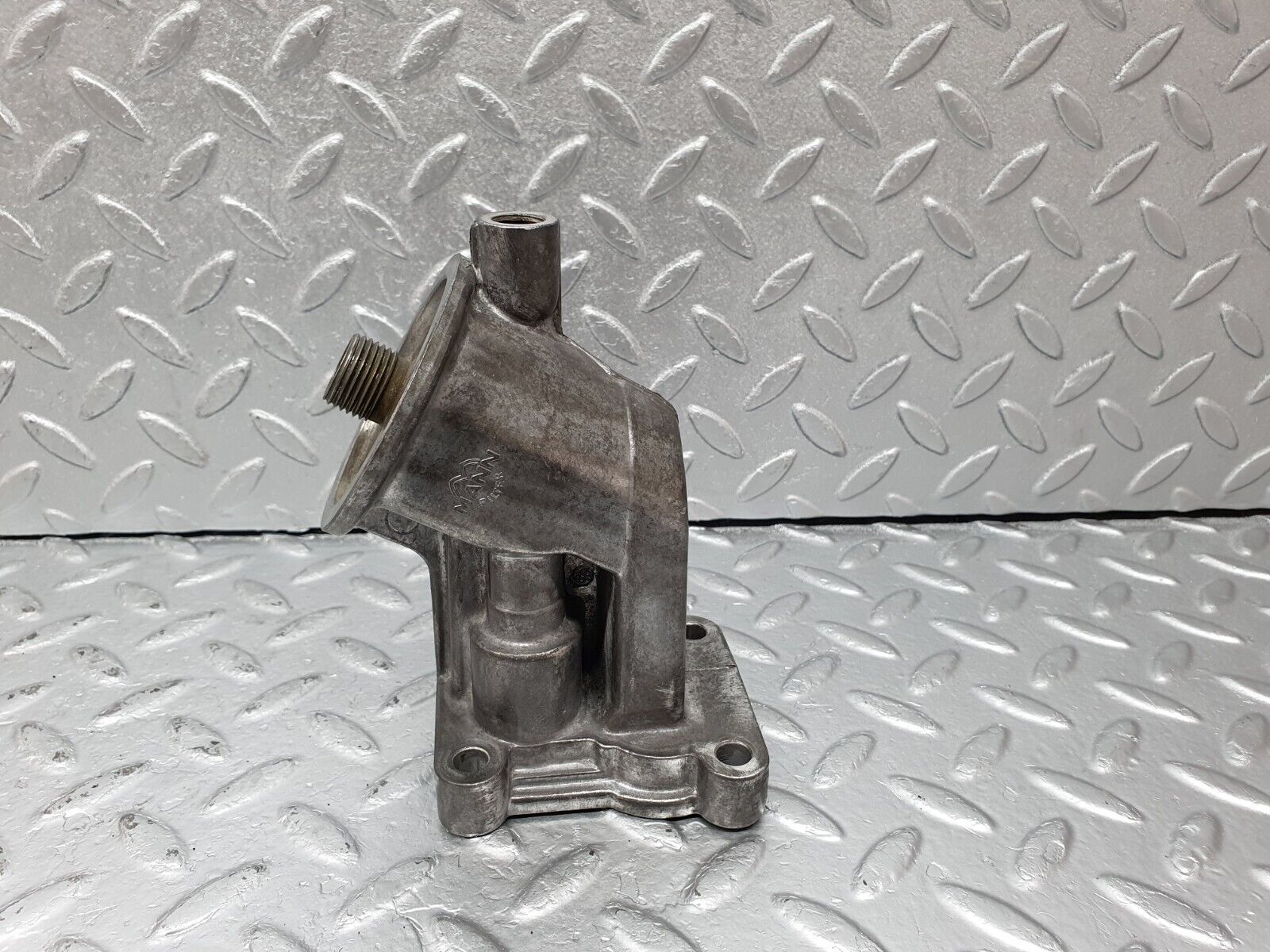 41629 Mercedes-Benz W124 200E Oil Filter Housing 1021800038