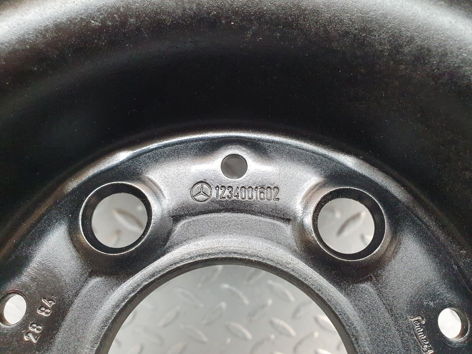 43759 Mercedes-Benz W123 Steel Wheel 6Jx14H2 ET30 1234001602