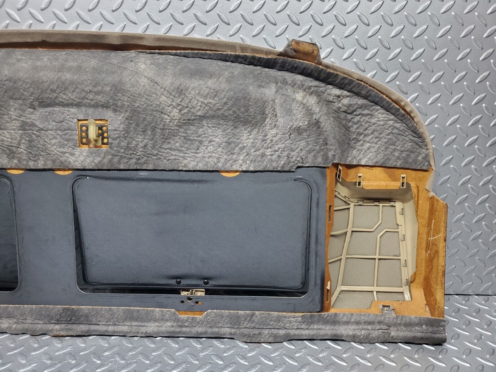 45772 Mercedes-Benz W126 420SE Rear Parcel Shelf Beige