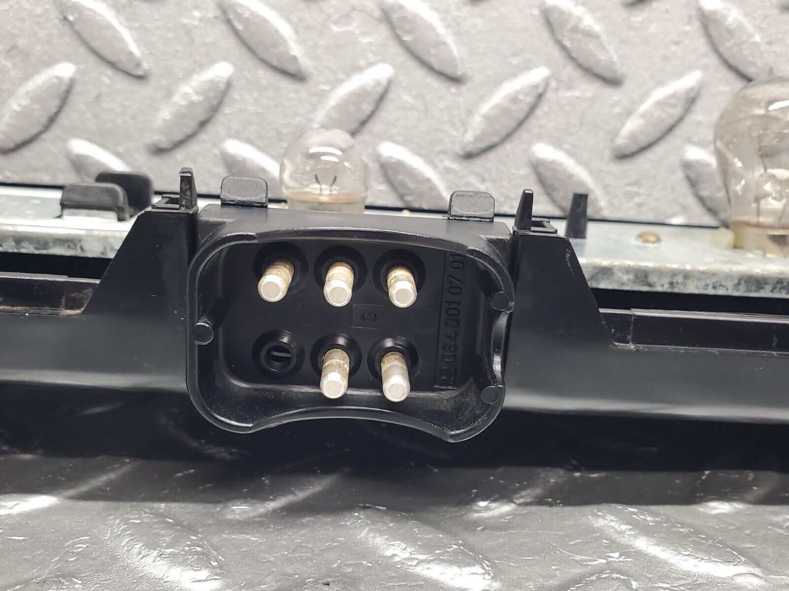 46438 Mercedes-Benz C123 280CE Coupe Tail Light Bulb Holder Left Side 22064L