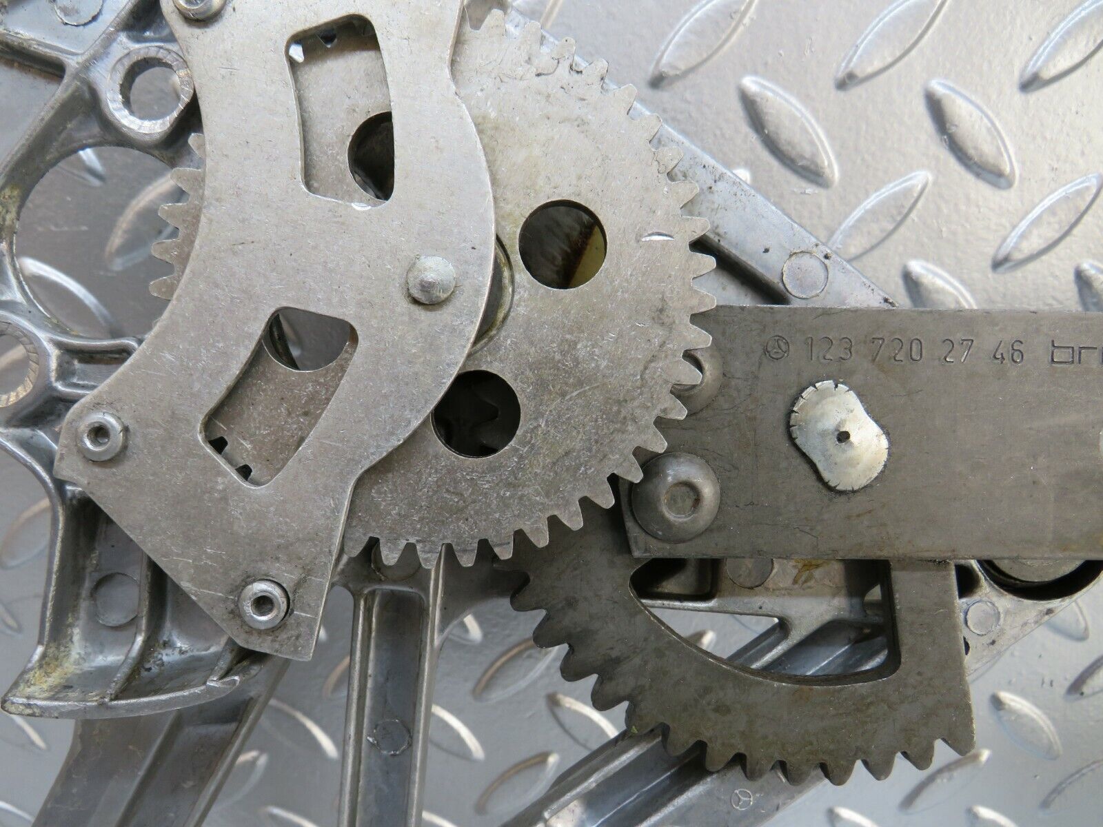 23937 Mercedes-Benz W123 280E Front Left Power Window Regulator 1237202746