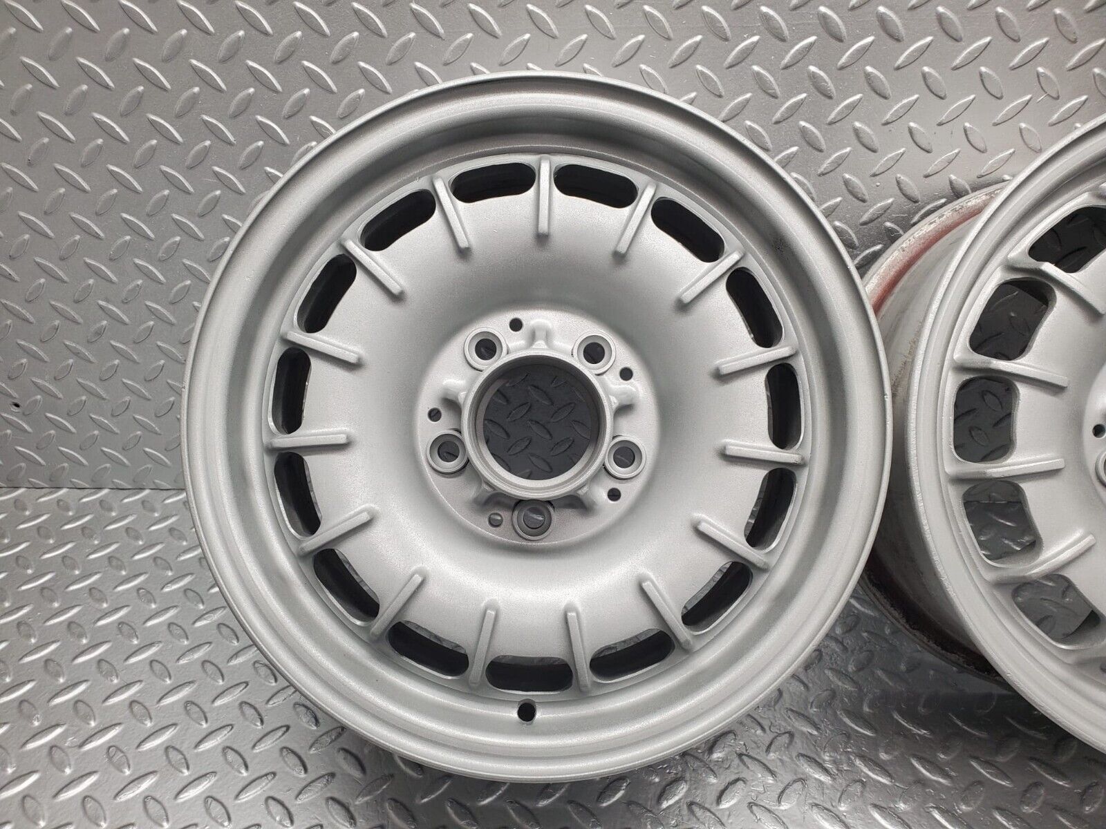 46812 Mercedes-Benz Alloy Wheel Set Mexican Hat 6Jx14H2 ET30 1084000902