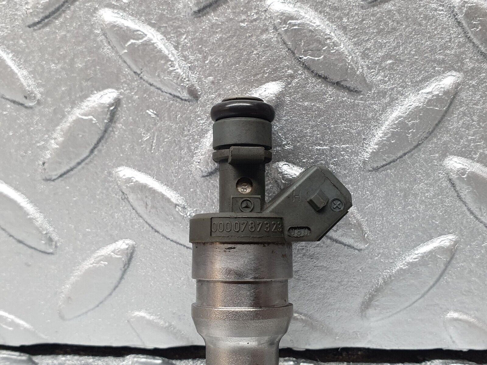 42371 Mercedes-Benz R129 320SL Coupe Fuel Injector Bosch 0000787323 0280155209