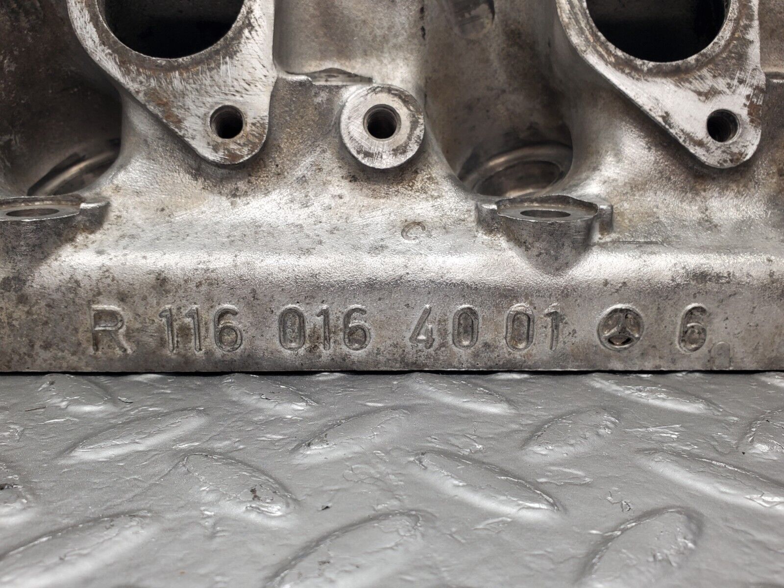 46317 Mercedes-Benz W126 420SE Cylinder Head Left Side 1160164001