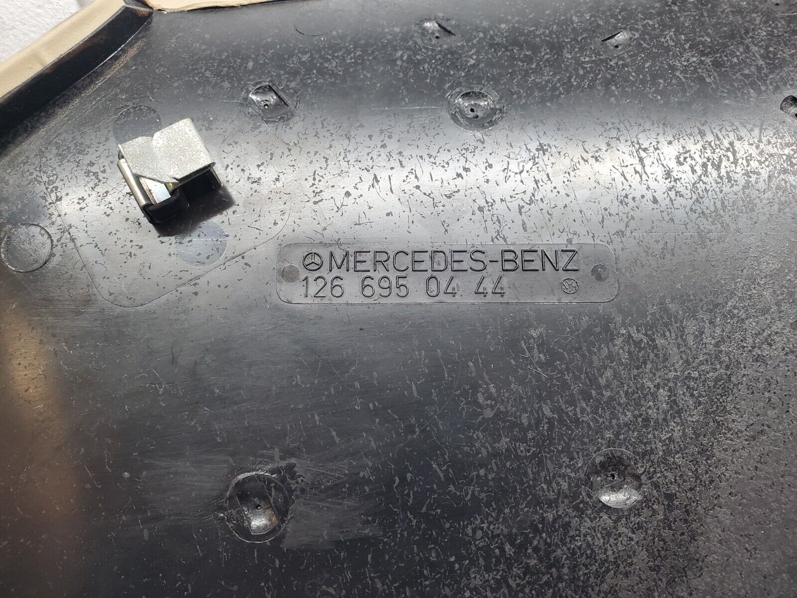 45770 Mercedes-Benz W126 420SE C Pillar Cover Right Side Beige 1266950444