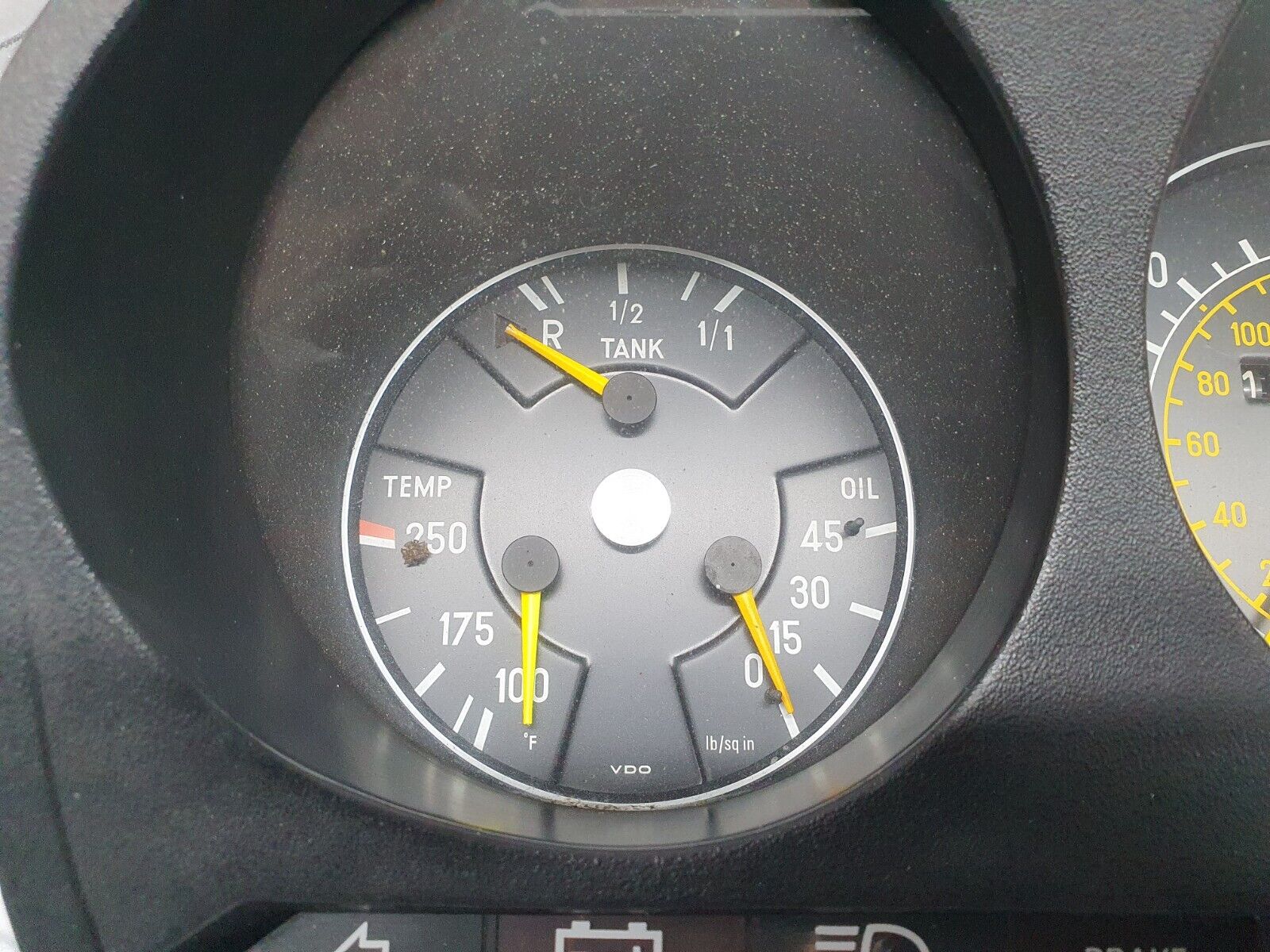 43103 Mercedes-Benz C107 450SLC Coupe Instrument Cluster 87001021 1075423701