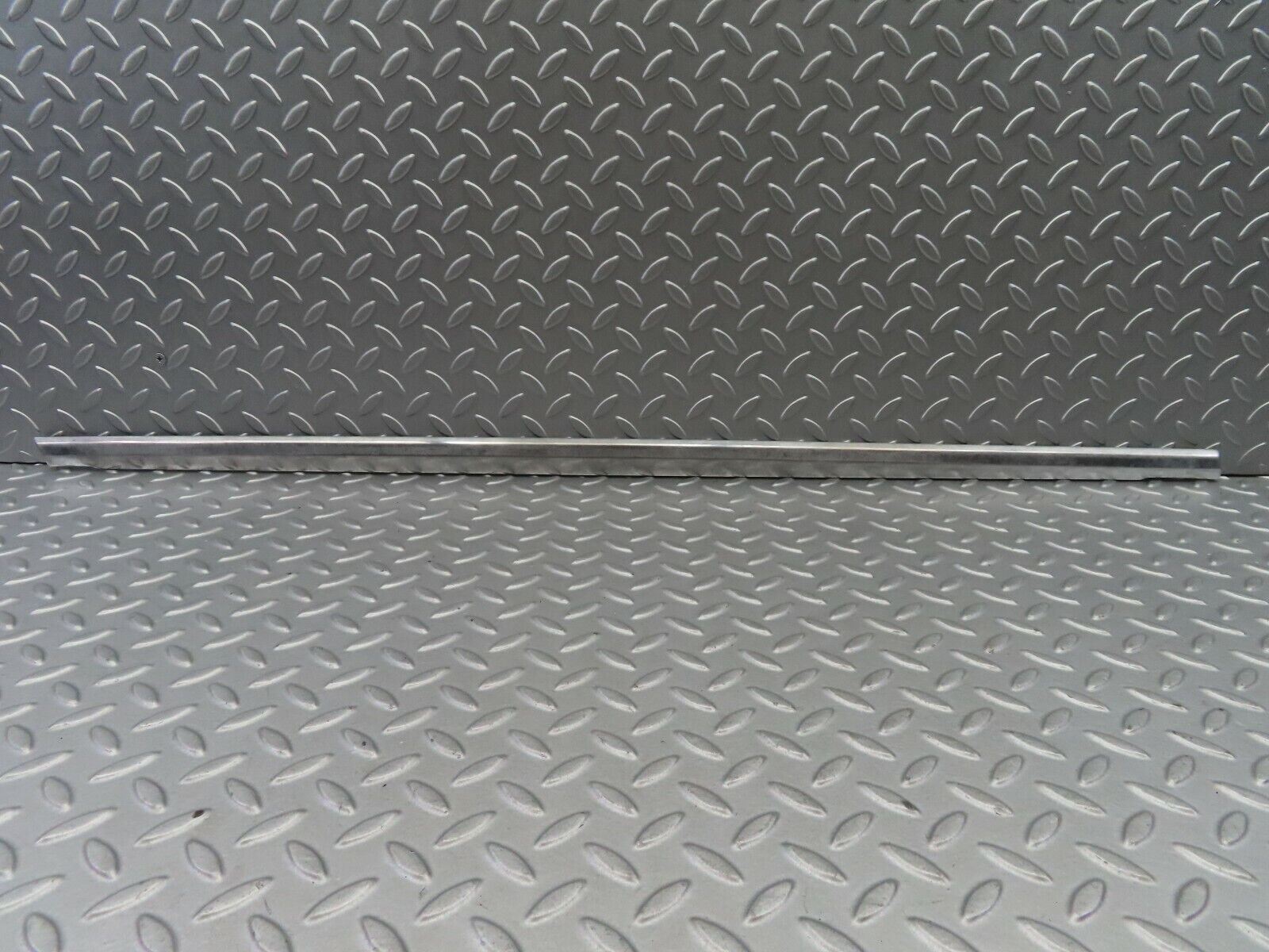 6206 Mercedes-Benz W126 380SE Rear Left Door Chrome Moulding Trim