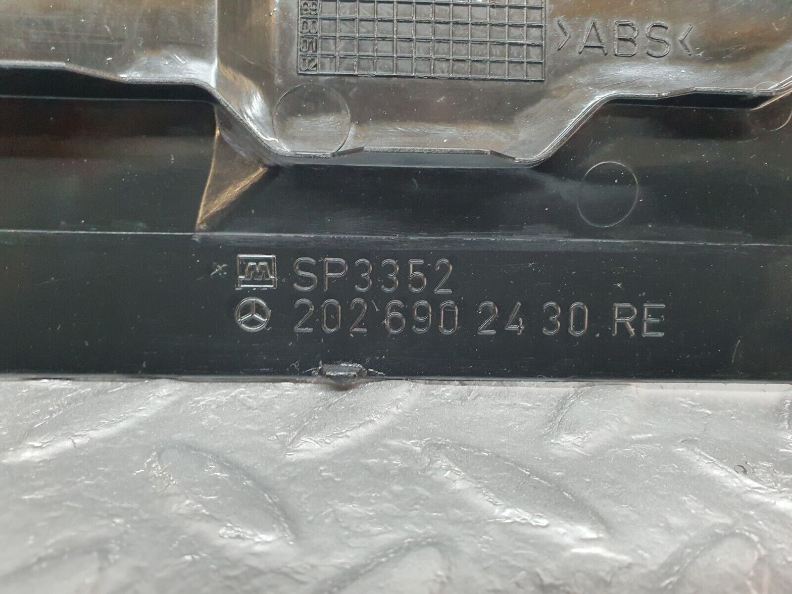 41735 Mercedes-Benz W202 C200 B Pillar Bottom Cover Right 2026902430