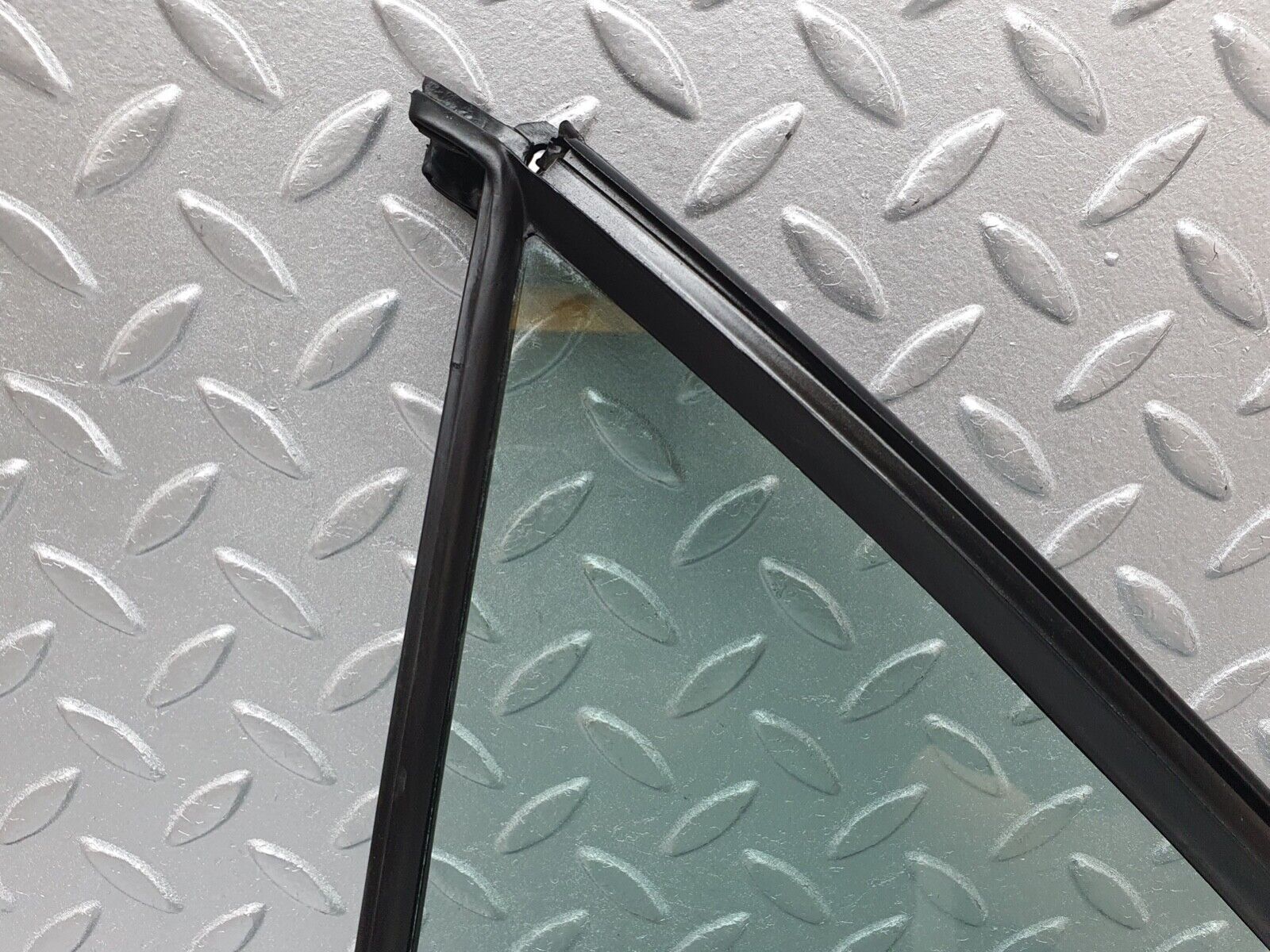 41997 Mercedes-Benz W202 C200 Rear Left Quarter Window Glass 2027350127