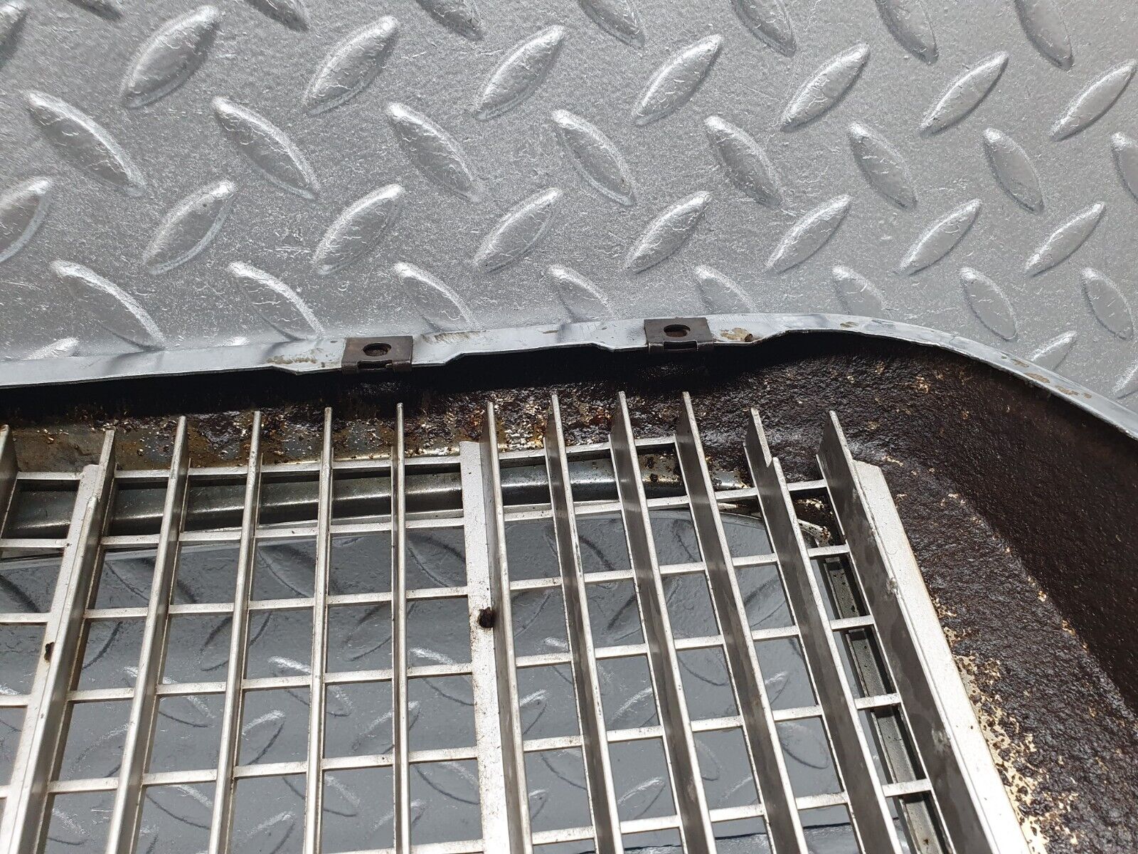 43398 Mercedes-Benz W108 280SE Bonnet Grill Chrome