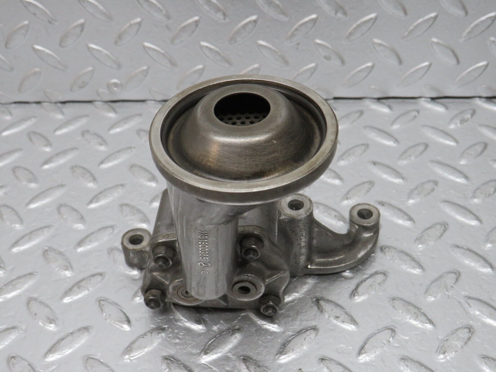 32785 Mercedes-Benz C107 R107 350 V8 Oil Pump 1161800502 1161800355