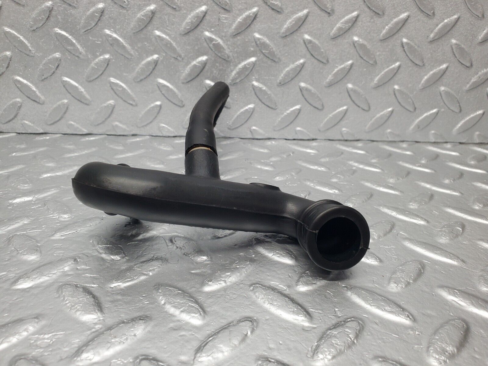 46703 Mercedes-Benz C123 280CE Coupe Air Intake Pipe 1100944982 1100943982