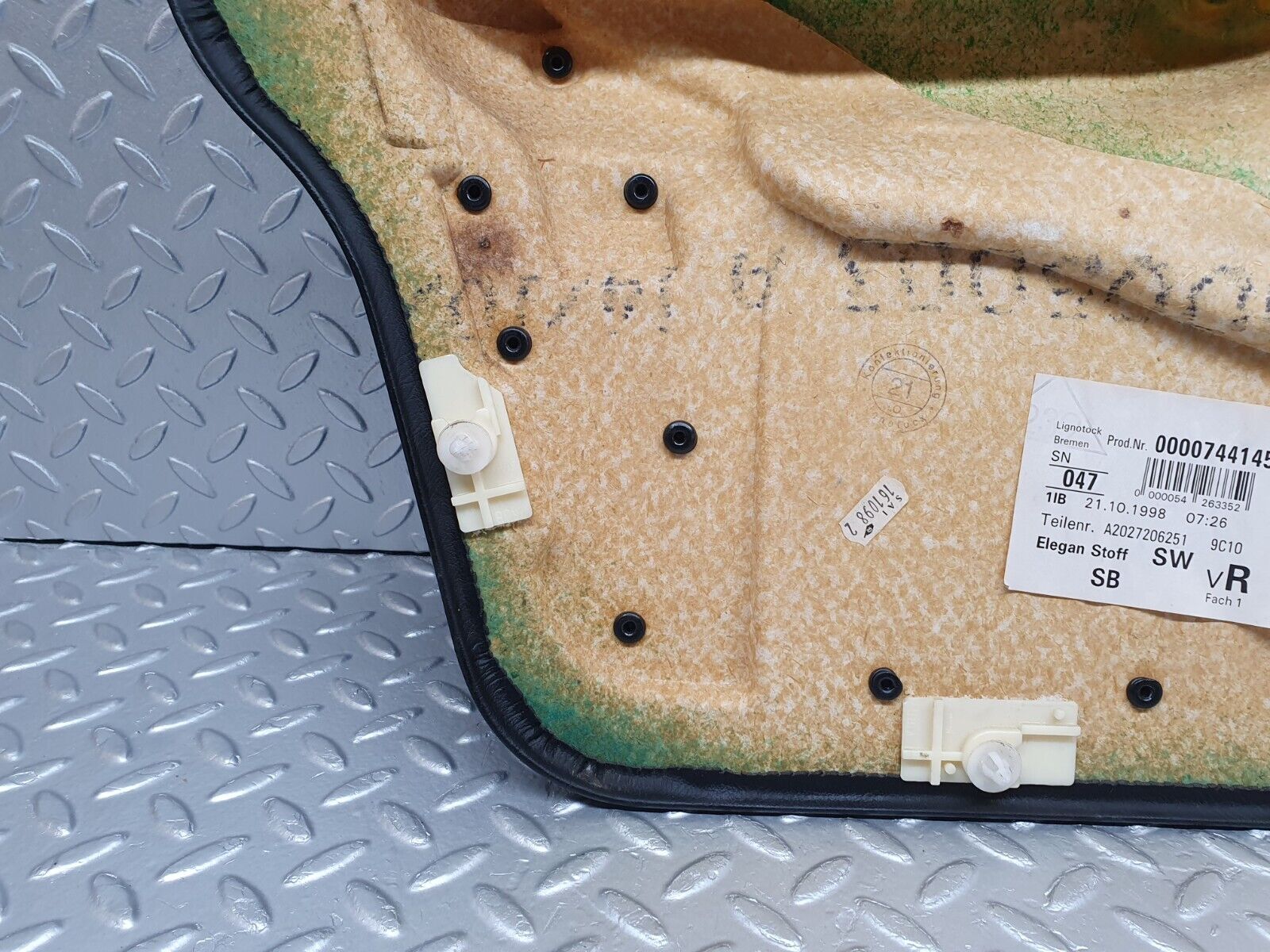 41771 Mercedes-Benz W202 C200 Front Right Door Card 2027601261