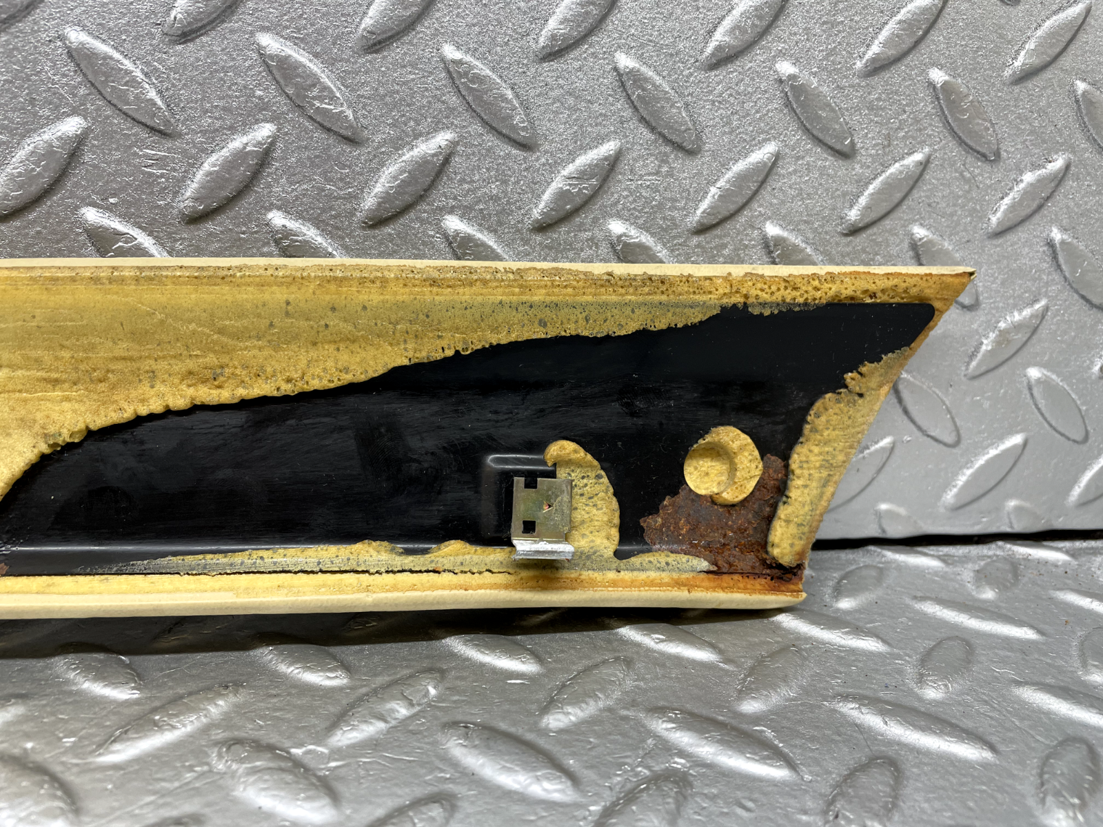 44255 Mercedes-Benz W123 280E A Pillar Cover Panel Right Side Beige