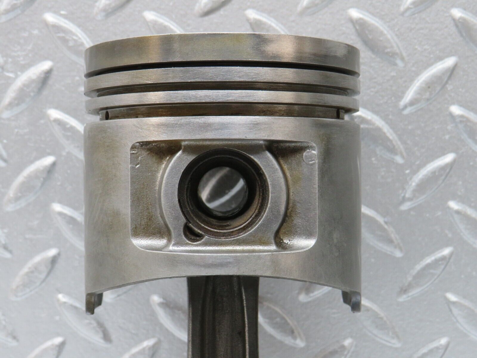 32989 Mercedes-Benz C107 R107 350 V8 Piston With Connecting Rod 92mm 11607