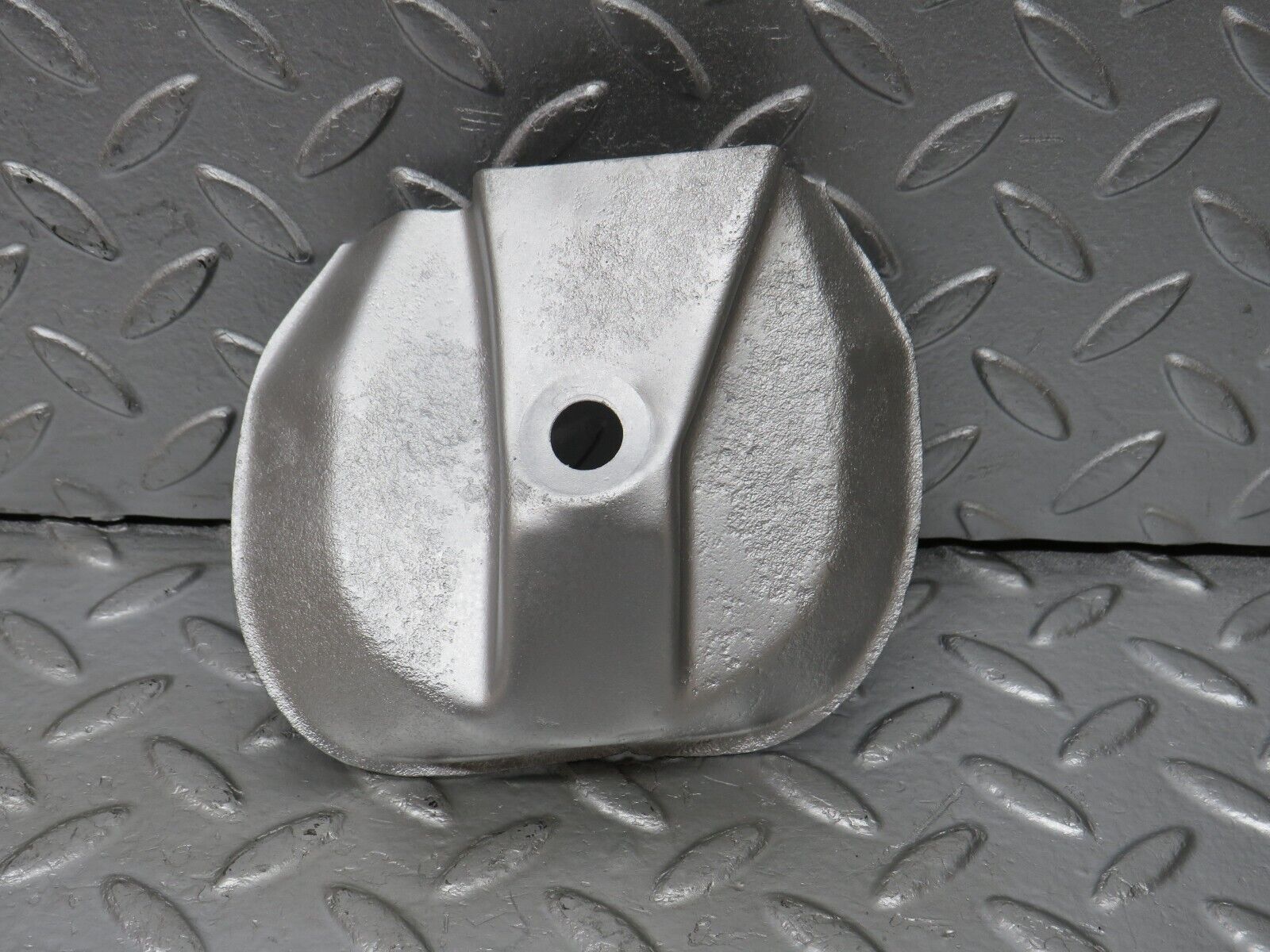 33034 Mercedes-Benz C107 R107 350 V8 Engine Mount Bracket