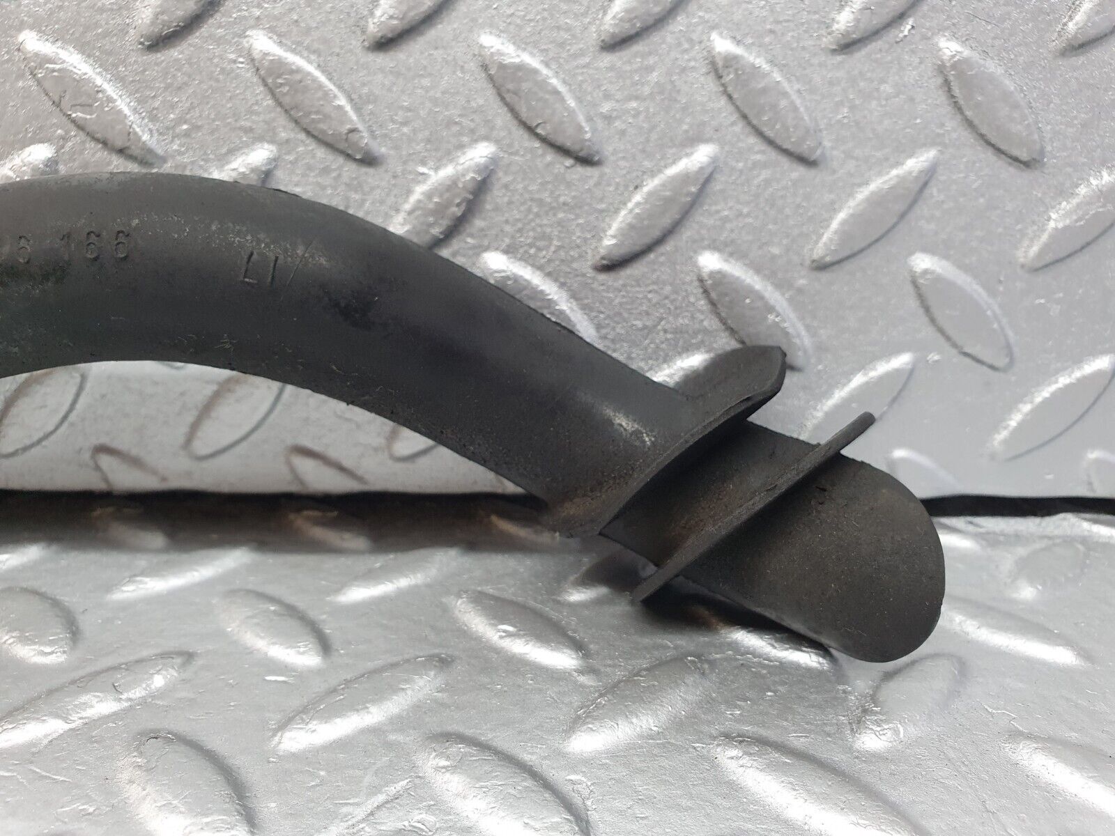 42522 Mercedes-Benz R129 320SL Coupe Water Drain Hose Pipe 1296280369