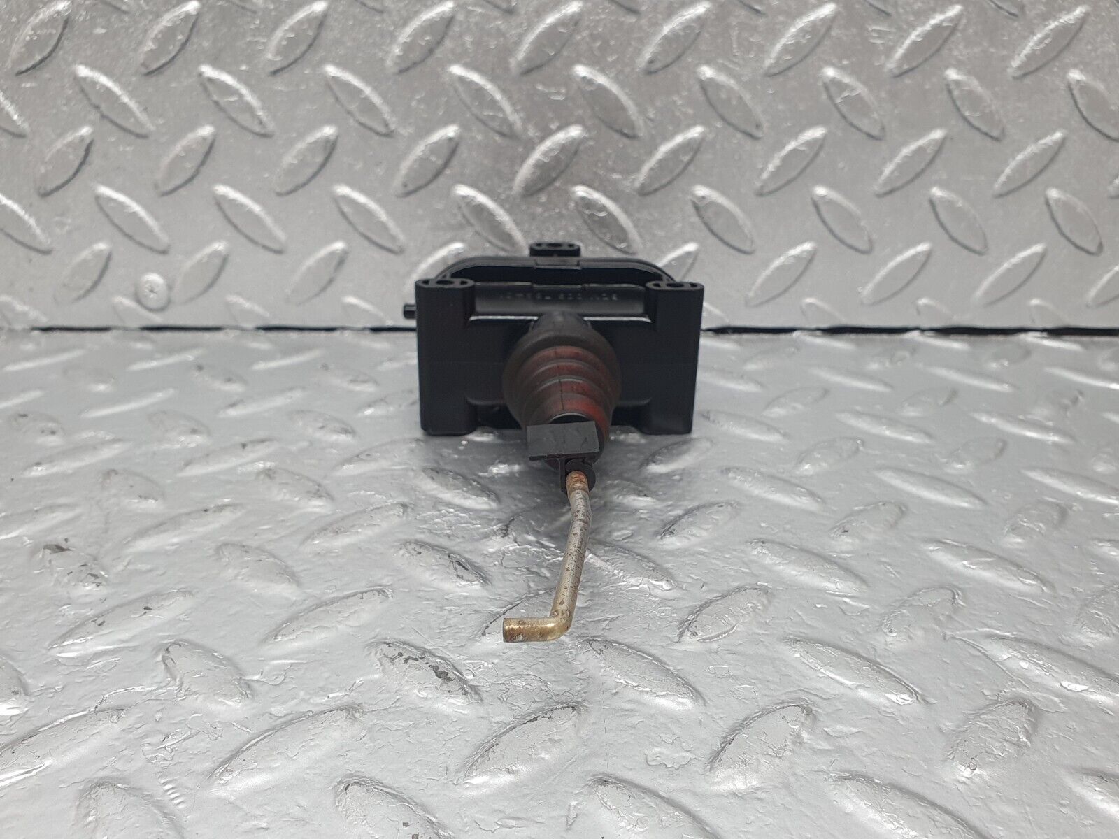 43647 Mercedes-Benz C126 380SEC Coupe Left Door Lock Vacuum Actuator