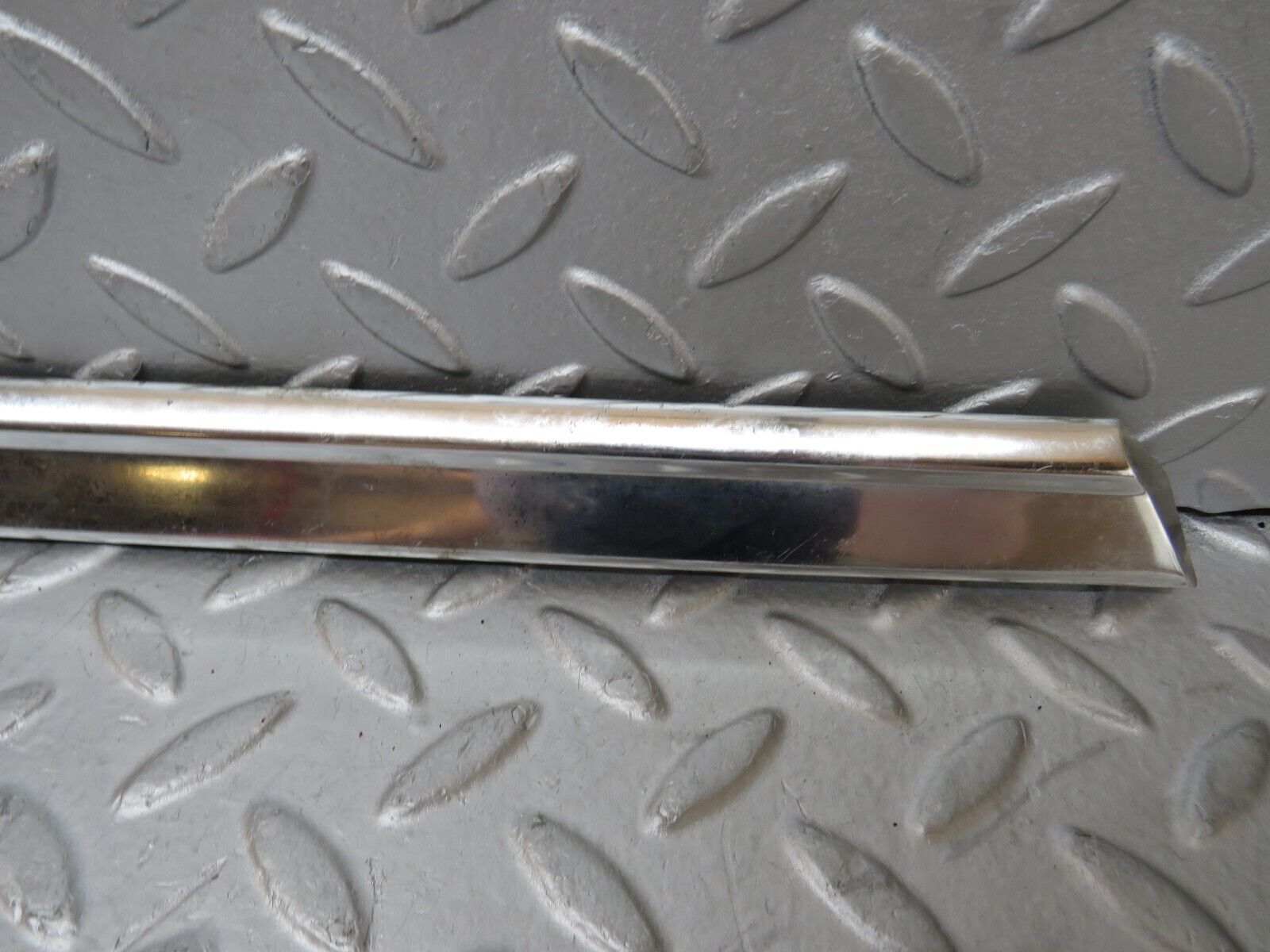 35374 Mercedes-Benz R107 280SL Right Door Chrome Trim