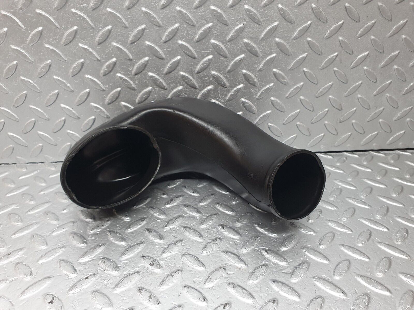 42749 Mercedes-Benz W201 190 2.0L Air Intake Pipe 1020942111