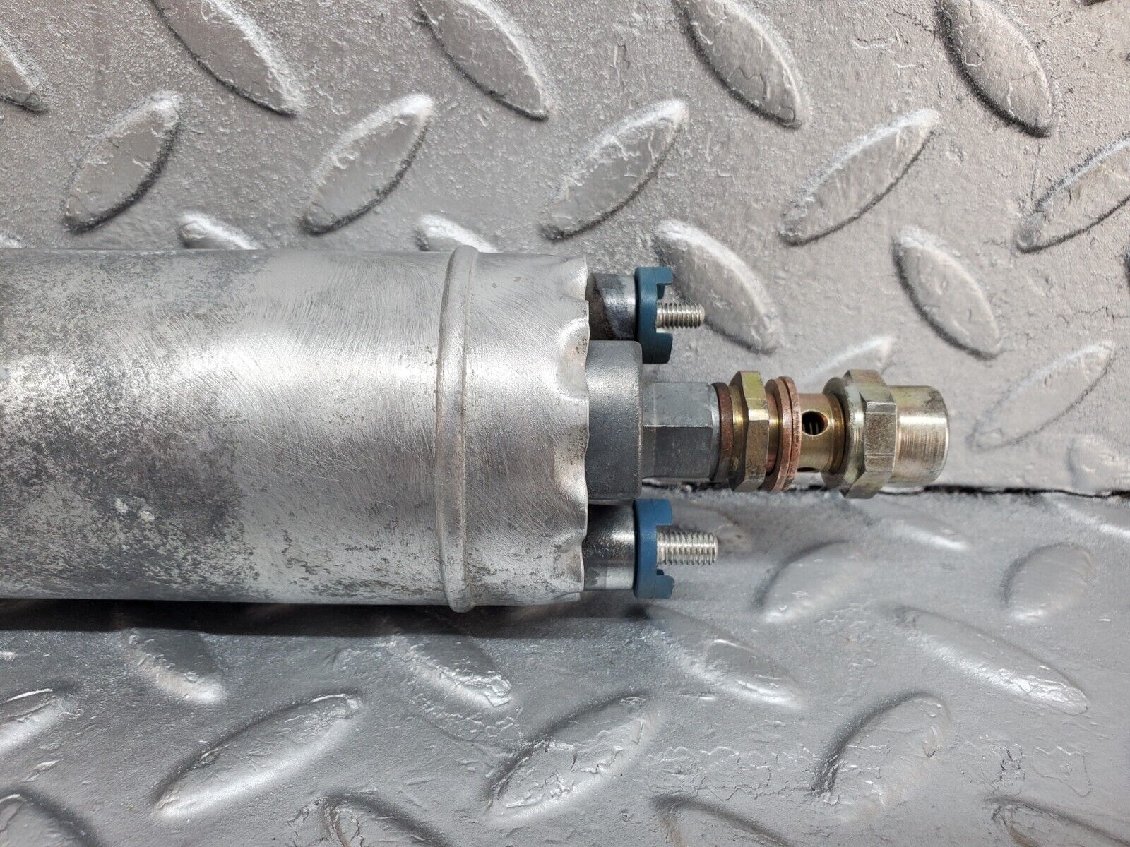 44672 Mercedes-Benz W124 220E Fuel Pump Bosch 0580254950 0020915901