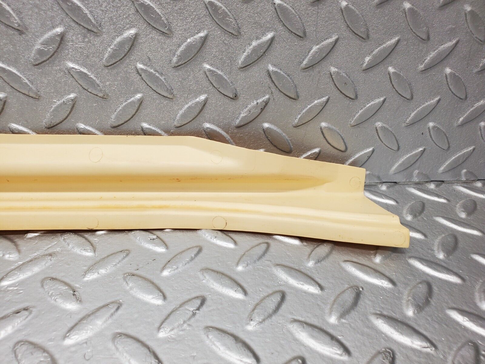 46742 Mercedes-Benz R129 320SL Coupe Right Door Sill Trim Beige 1297271088