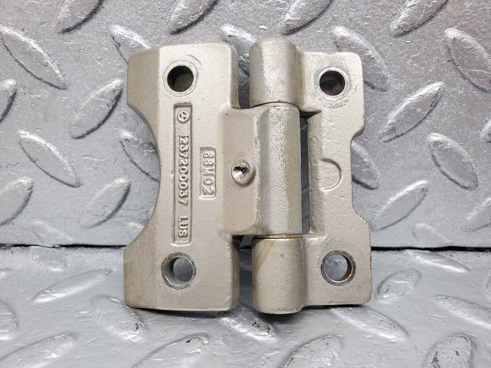 45552 Mercedes-Benz W126 420SE Door Hinge Pair Left Side 1237200037