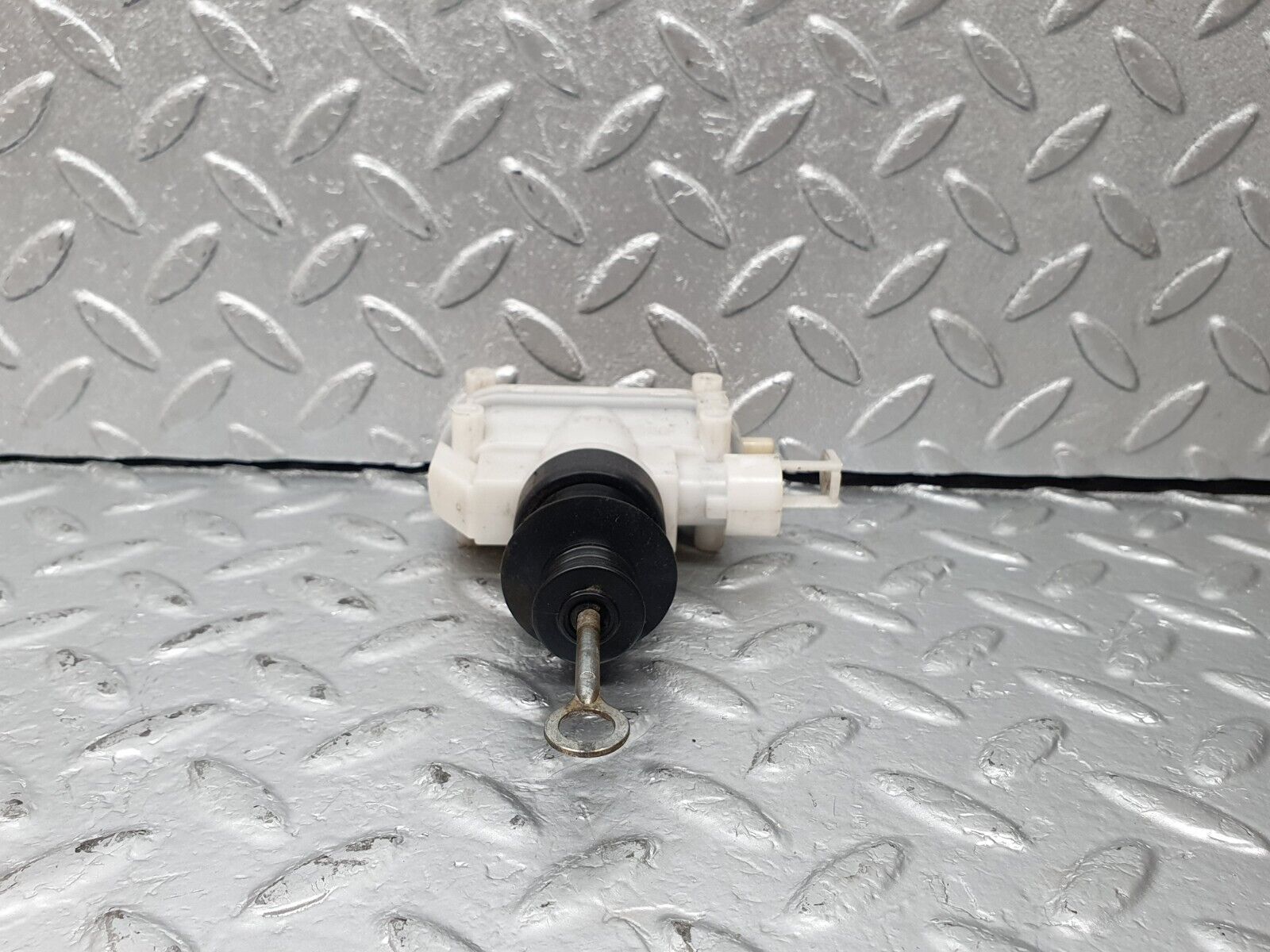 42770 Mercedes-Benz W201 190 2.0L Front Left Door Lock Vacuum Actuator