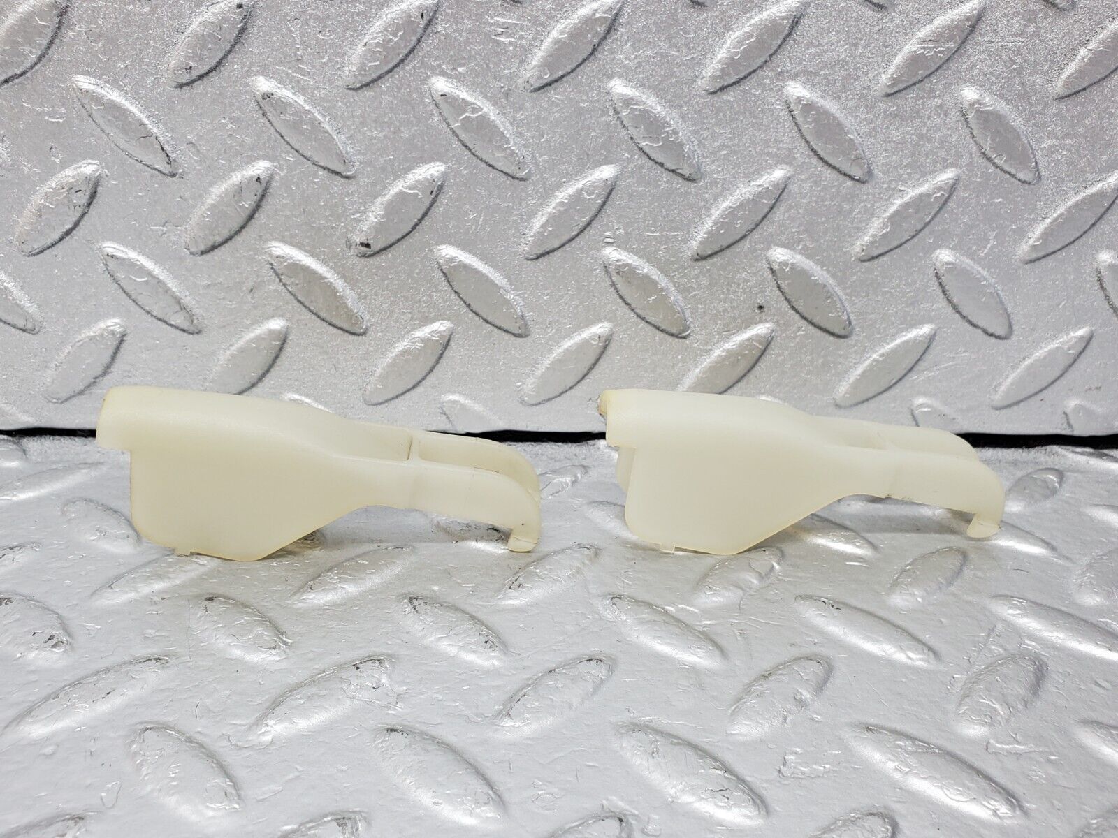 45592 Mercedes-Benz W126 420SE Rear Door Lock Vacuum Actuator Cover 1267660018