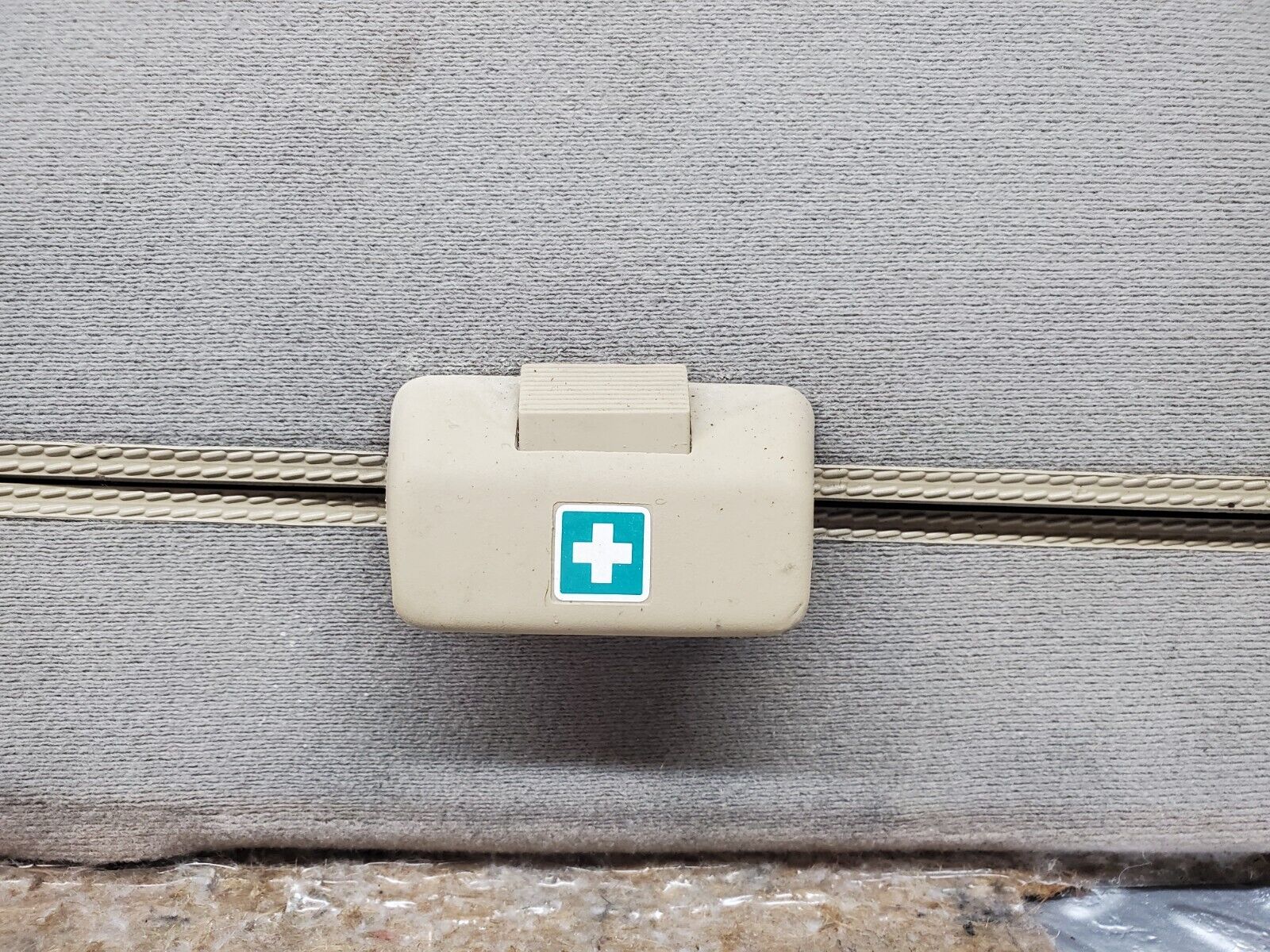 45772 Mercedes-Benz W126 420SE Rear Parcel Shelf Beige